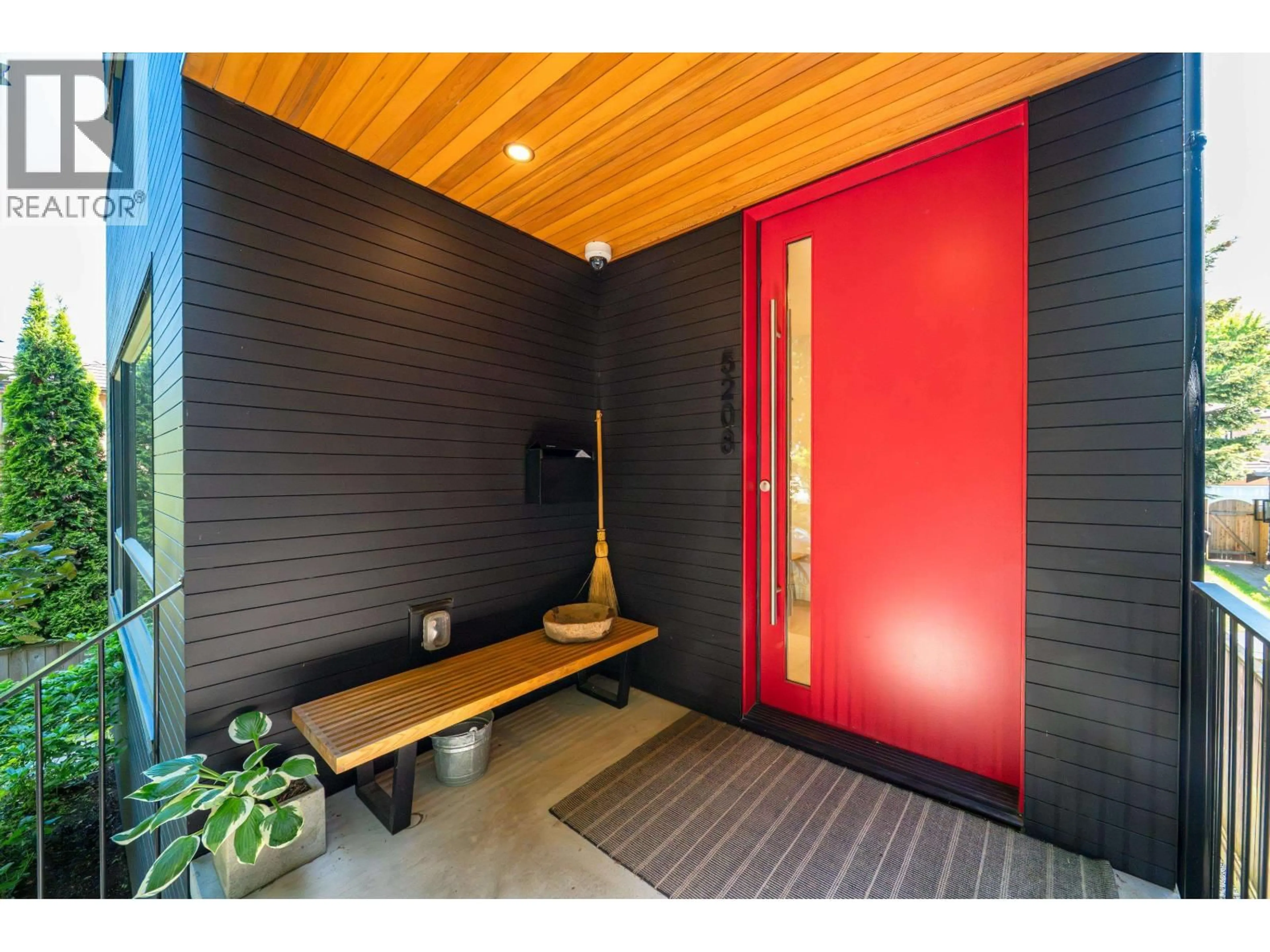 Indoor entryway for 5208 ROSS STREET, Vancouver British Columbia V5W3K7