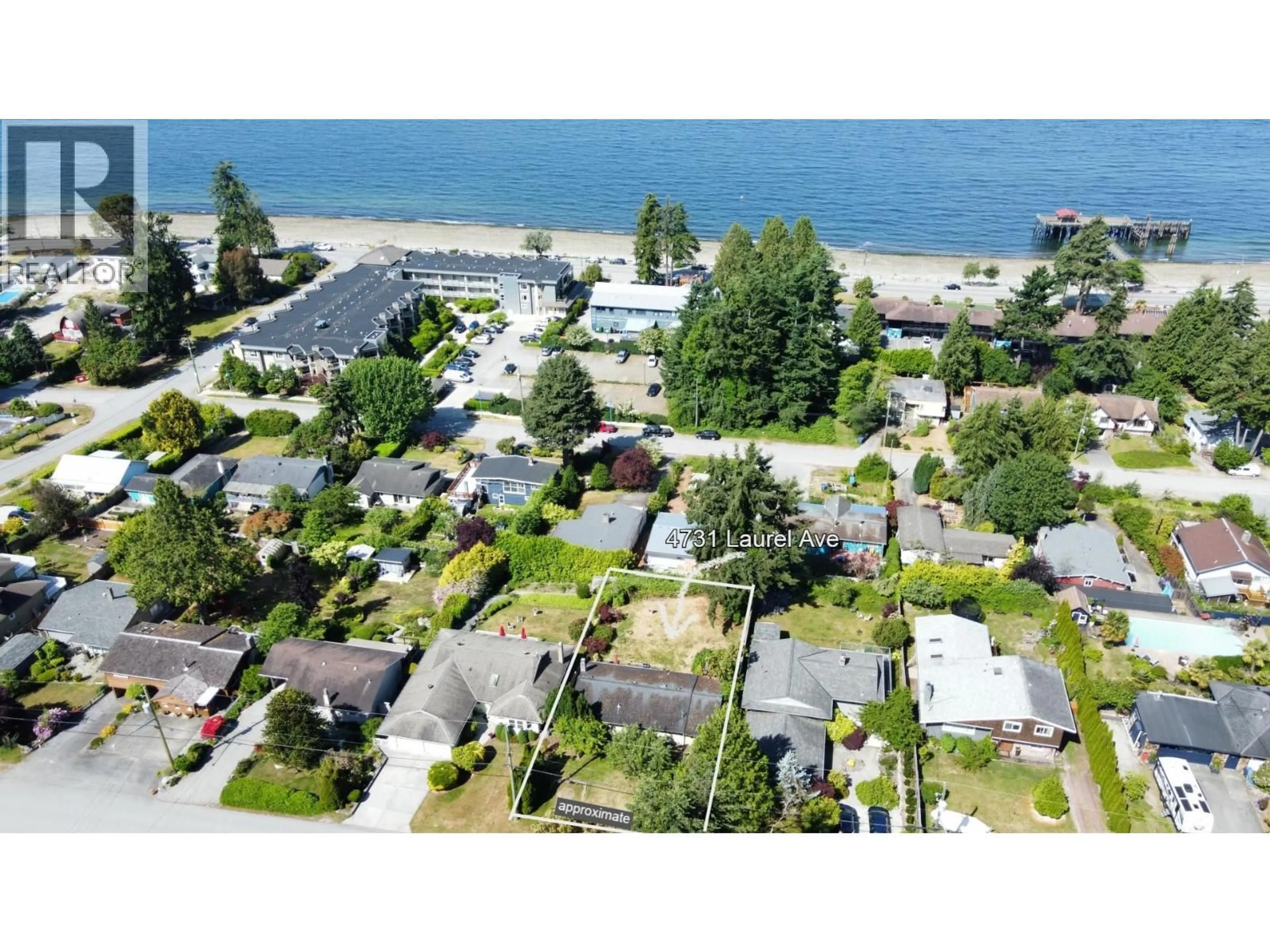A pic from outside/outdoor area/front of a property/back of a property/a pic from drone, street for 4731 LAUREL AVENUE, Sechelt British Columbia V7Z0B4