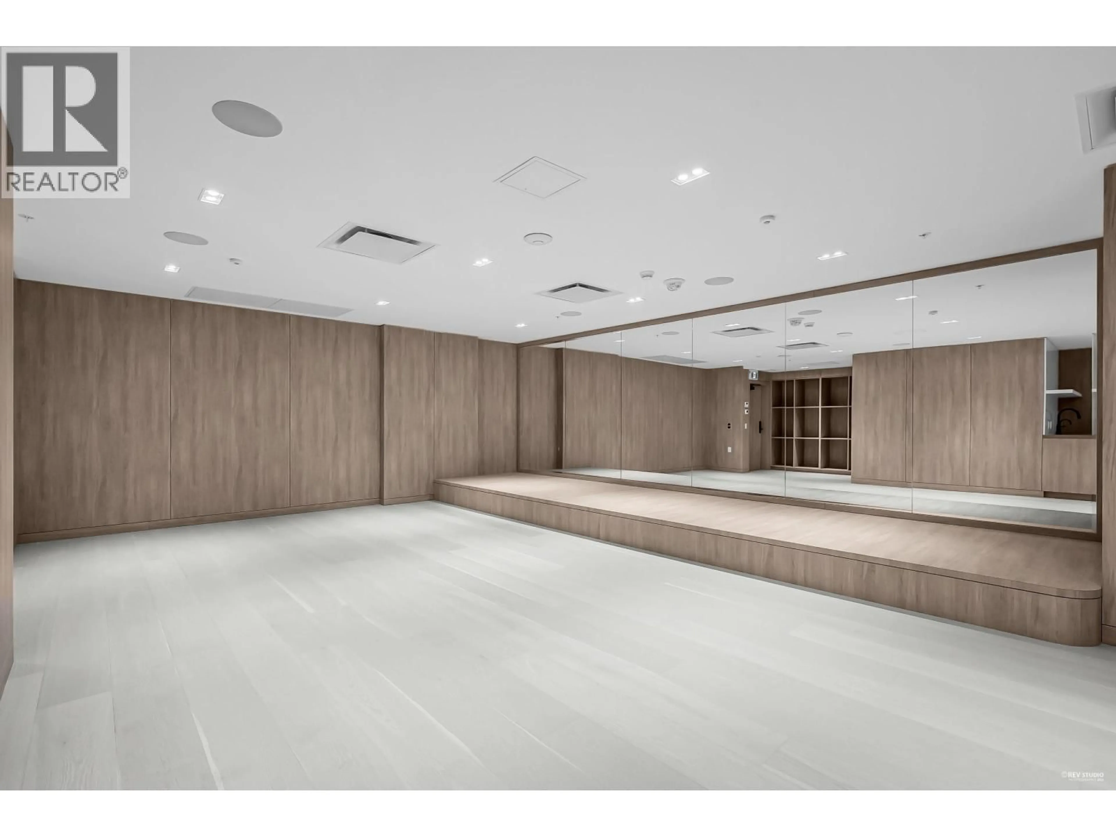 Indoor foyer for 1101 - 6788 MINORU BOULEVARD, Richmond British Columbia V6Y0M6
