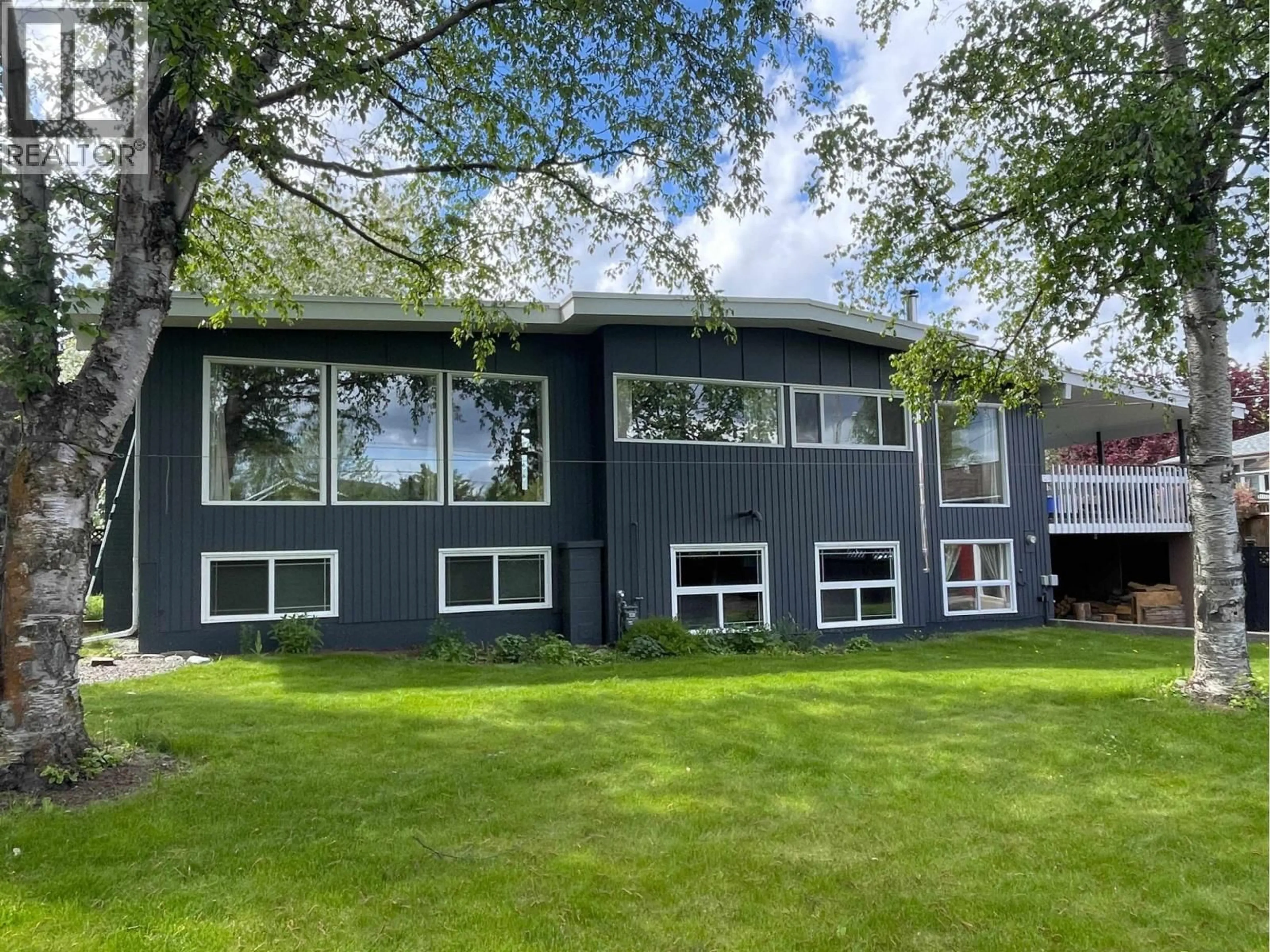 Home with vinyl exterior material, unknown for 3650 EIGHTEENTH AVENUE, Smithers British Columbia V0J2N0