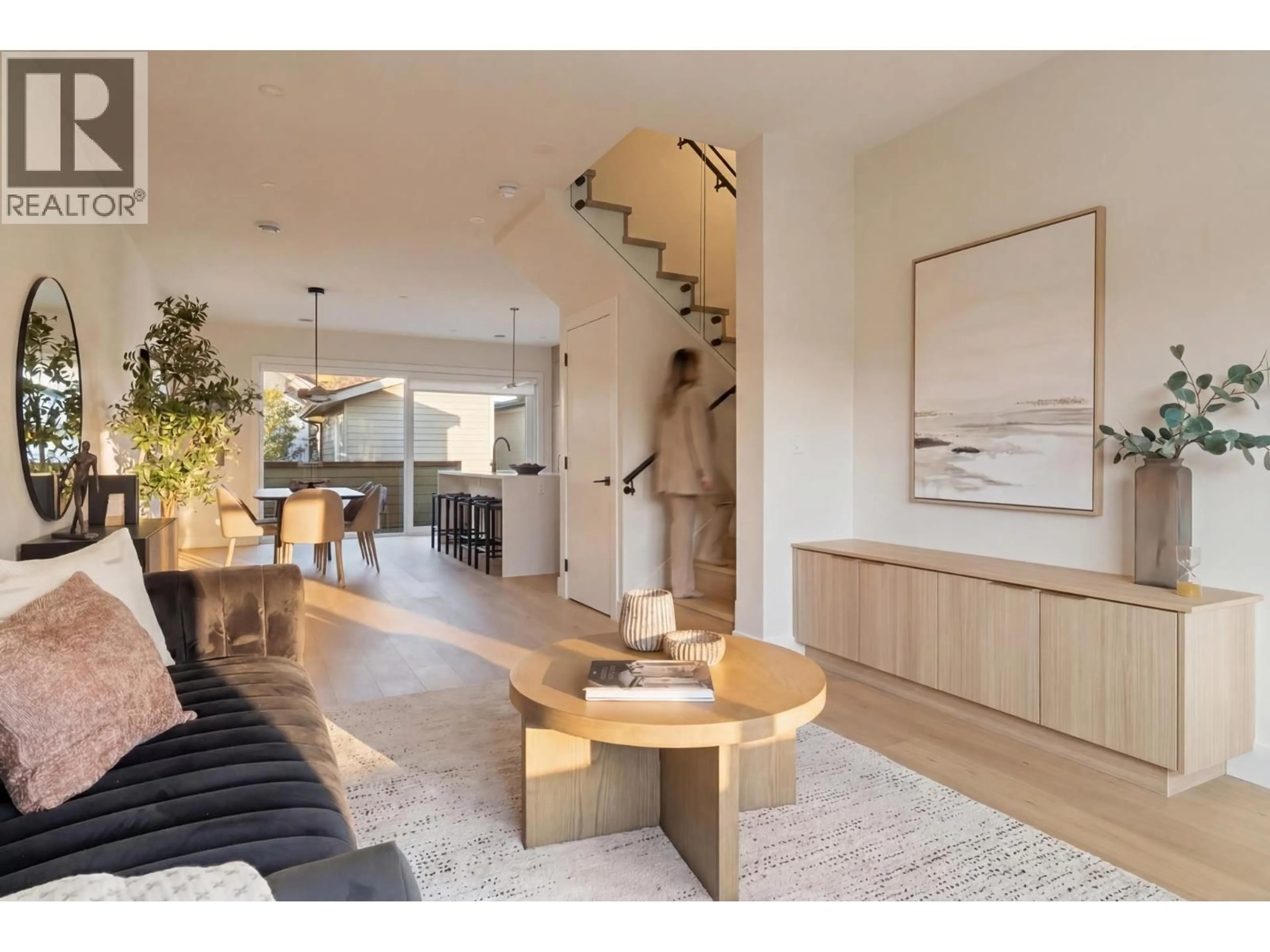 Indoor entryway for 1937 TEMPLETON DRIVE, Vancouver British Columbia V5N4V9