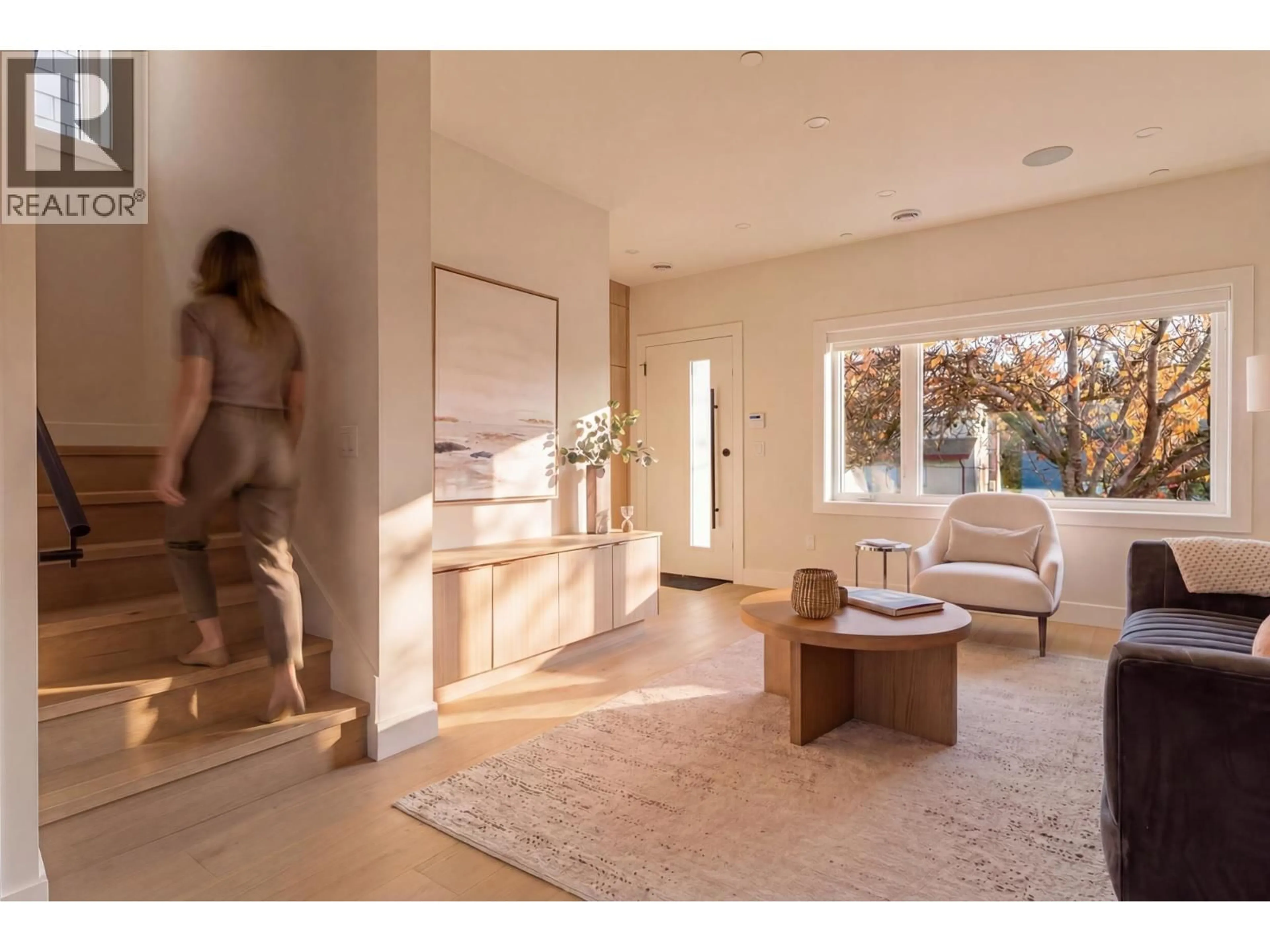 Indoor entryway for 1937 TEMPLETON DRIVE, Vancouver British Columbia V5N4V9