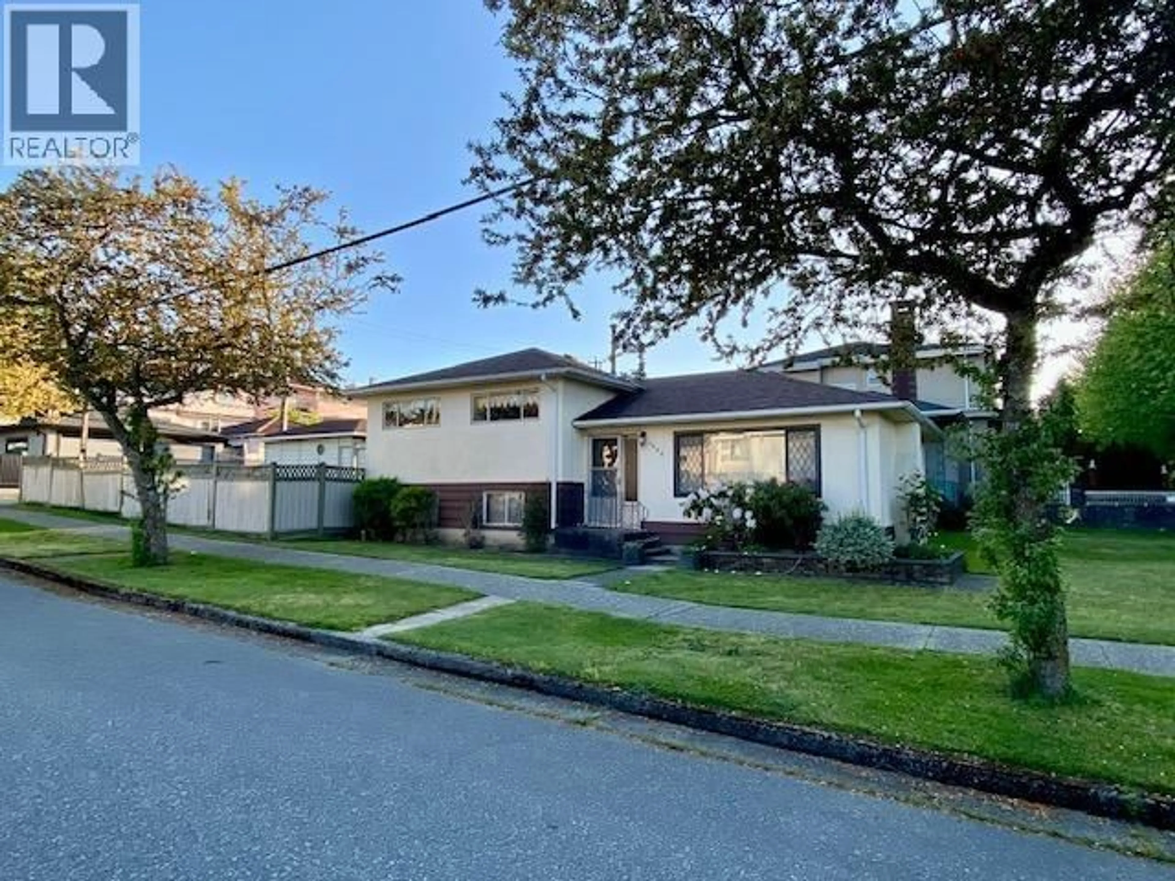 A pic from outside/outdoor area/front of a property/back of a property/a pic from drone, street for 3925 PENTICTON STREET, Vancouver British Columbia V5R1X7