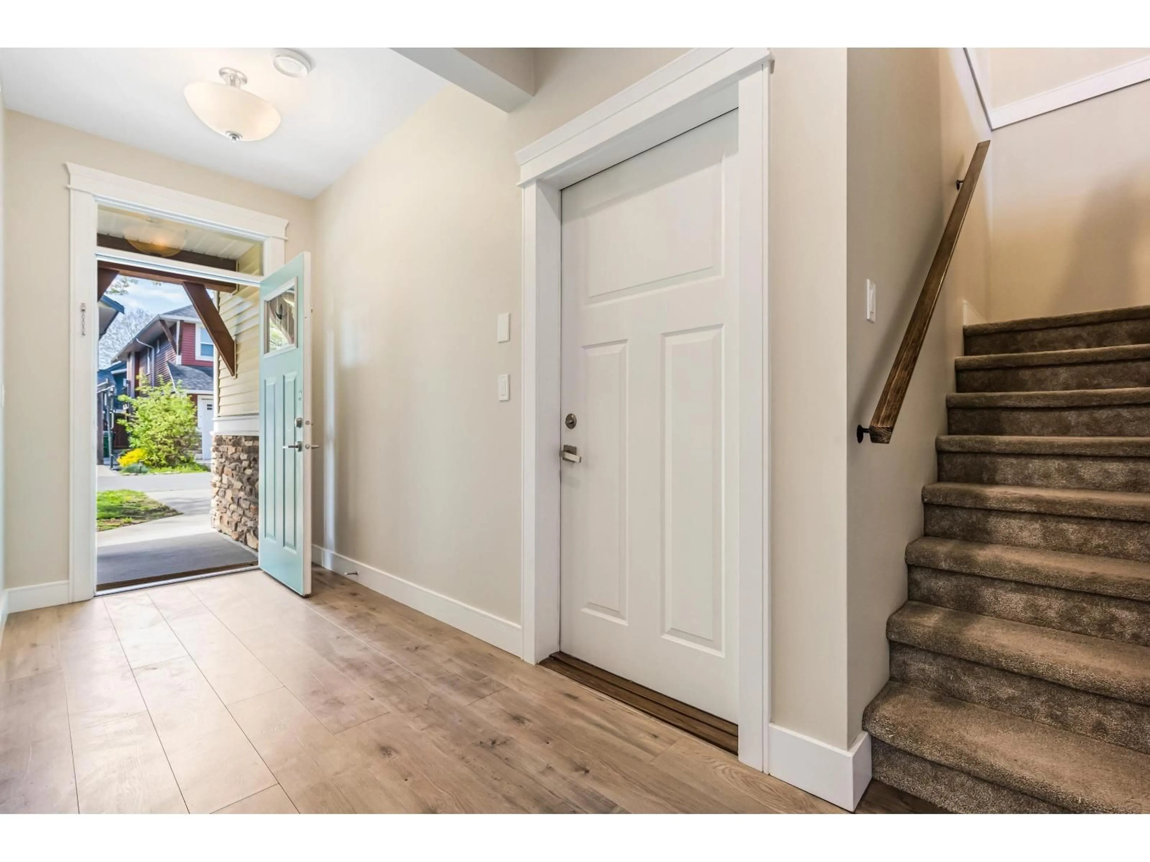 Indoor entryway for 13 - 10082 WILLIAMS ROAD, Chilliwack British Columbia V2P5H2