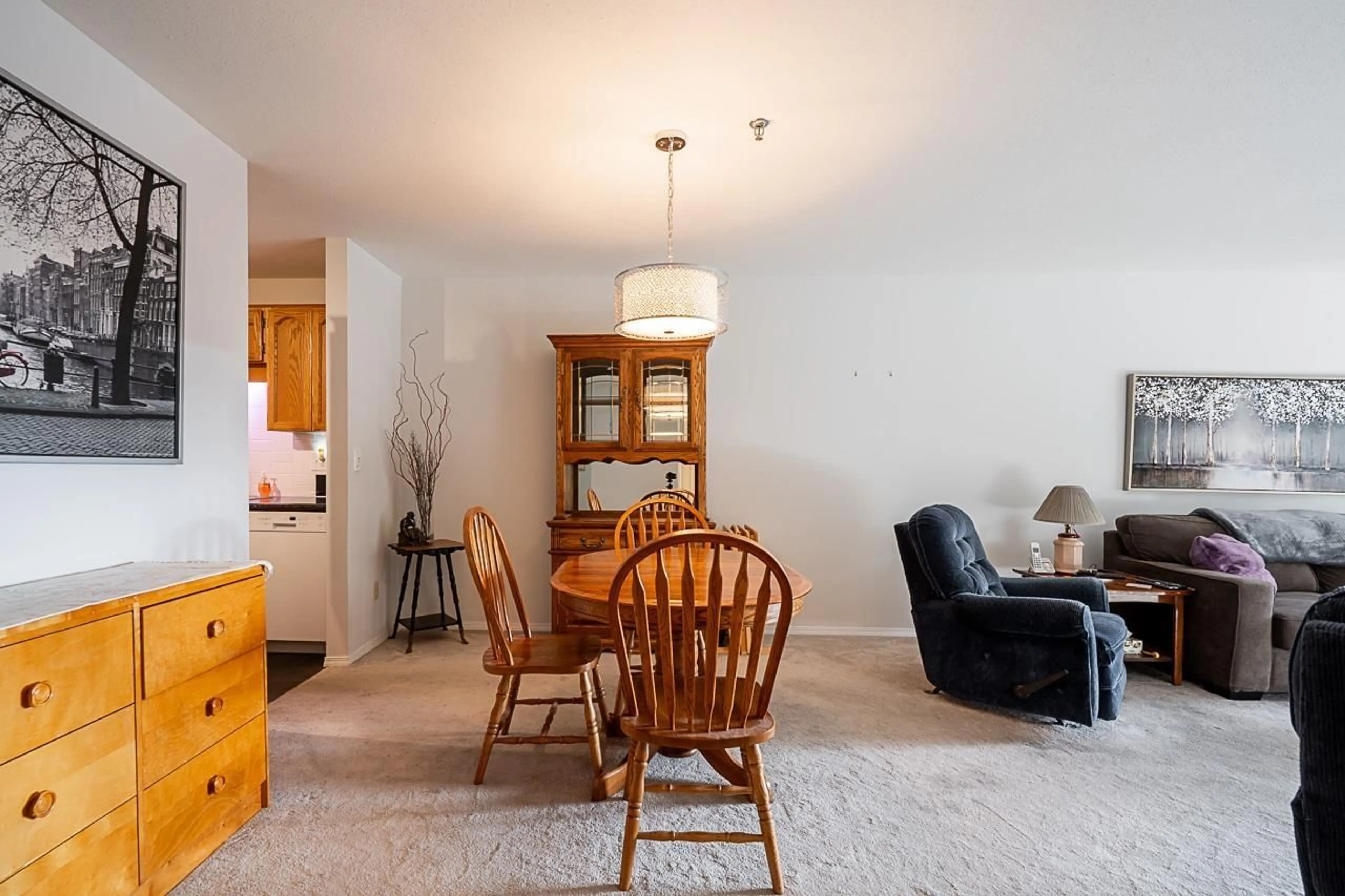 Living room with furniture, unknown for 219 - 33535 KING ROAD, Abbotsford British Columbia V2S6Z5