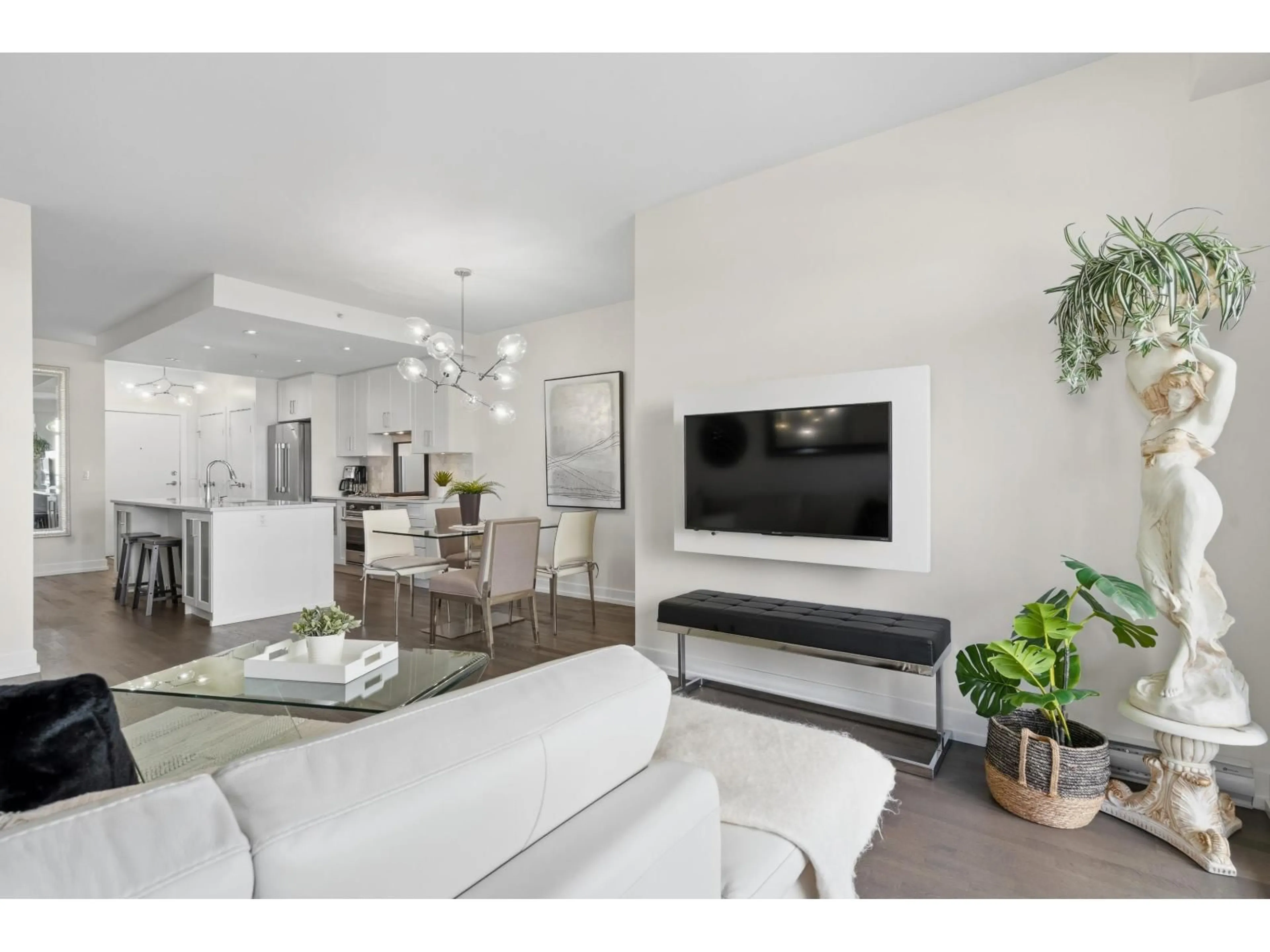 Living room with furniture, unknown for 310 - 1420 JOHNSTON ROAD, White Rock British Columbia V4B3Z5