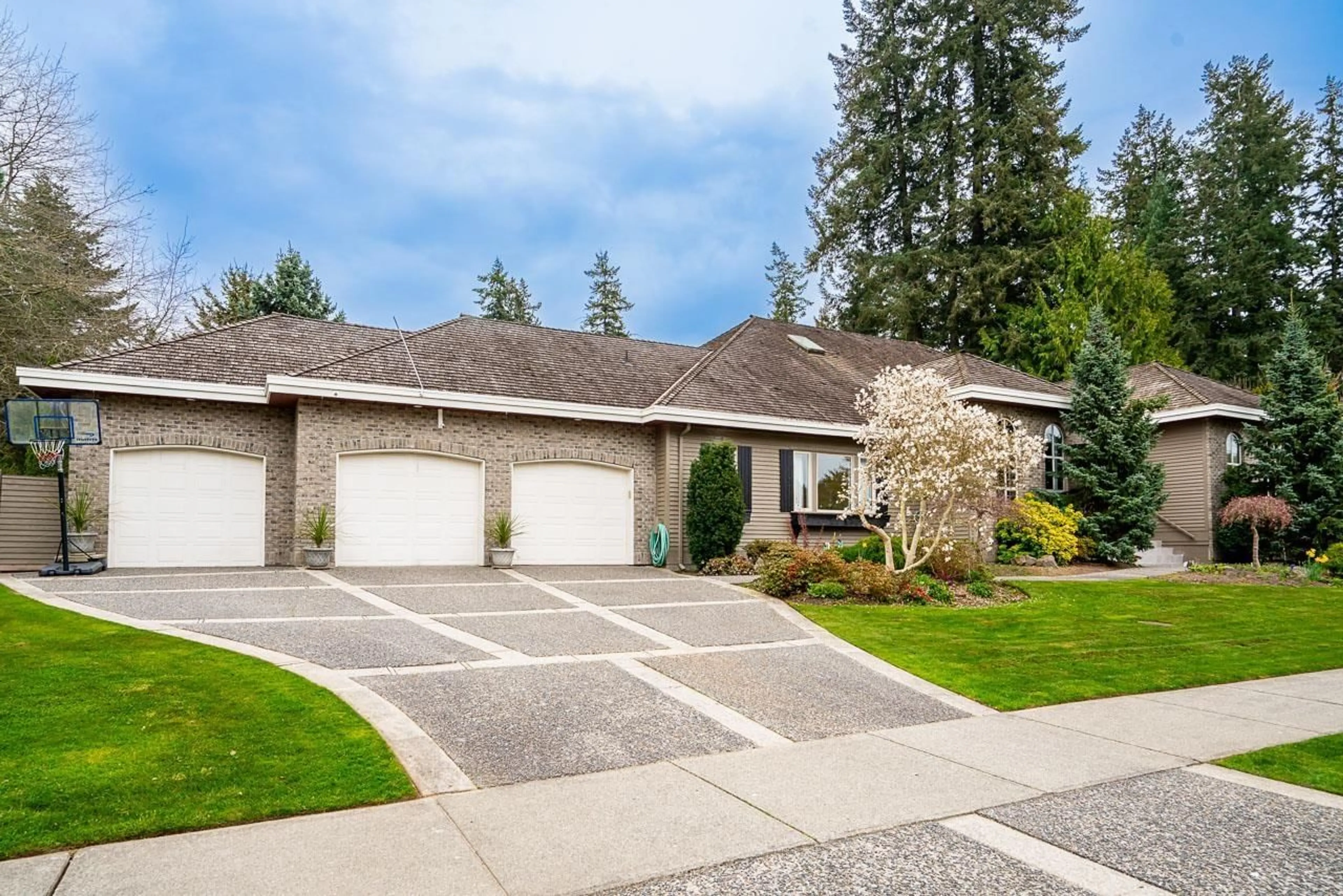Home with vinyl exterior material, street for 2318 CHANTRELL PARK DRIVE, Surrey British Columbia V4A9W8