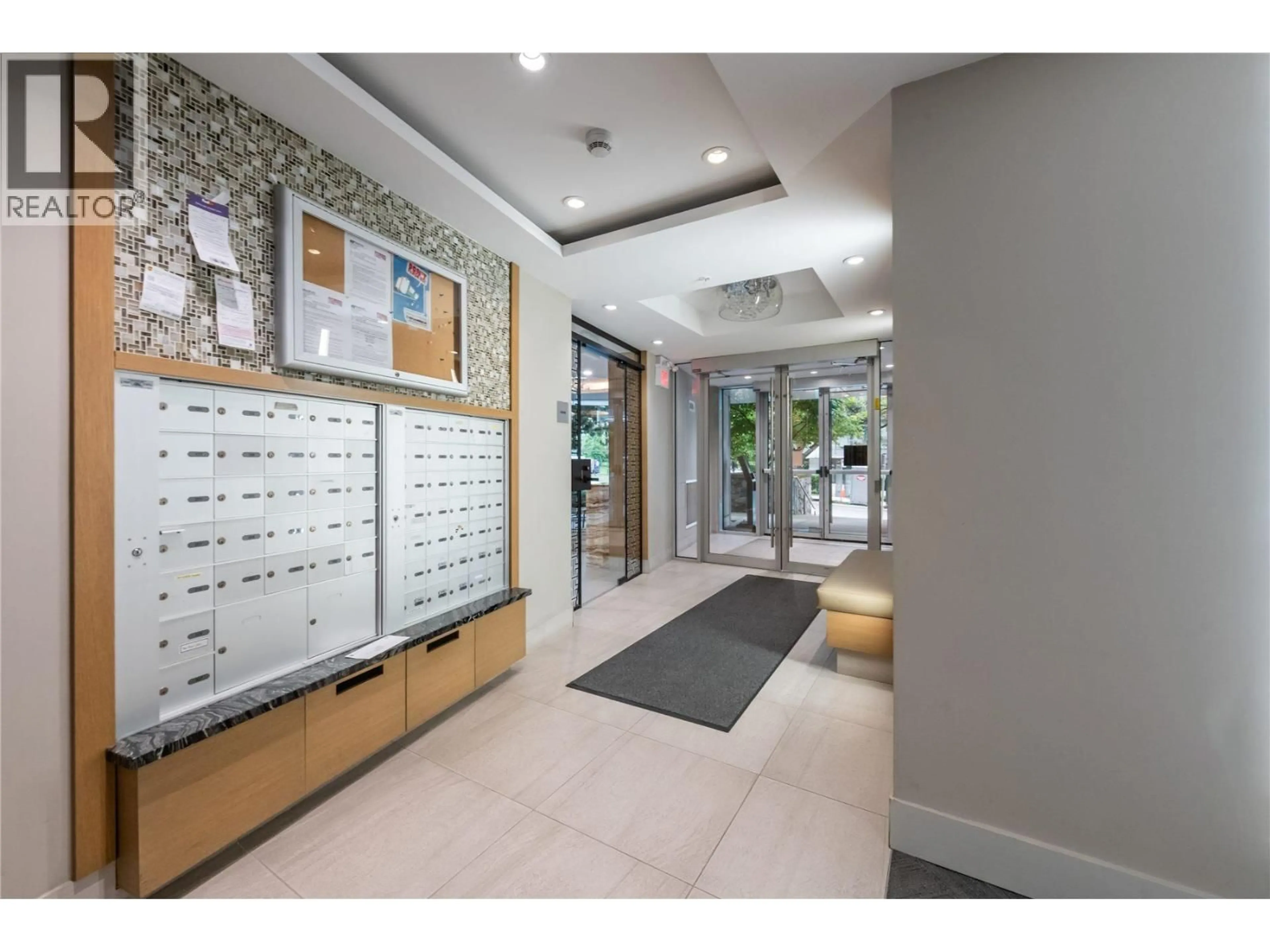 Indoor foyer for 507 - 505 30TH AVENUE, Vancouver British Columbia V5Z0G4
