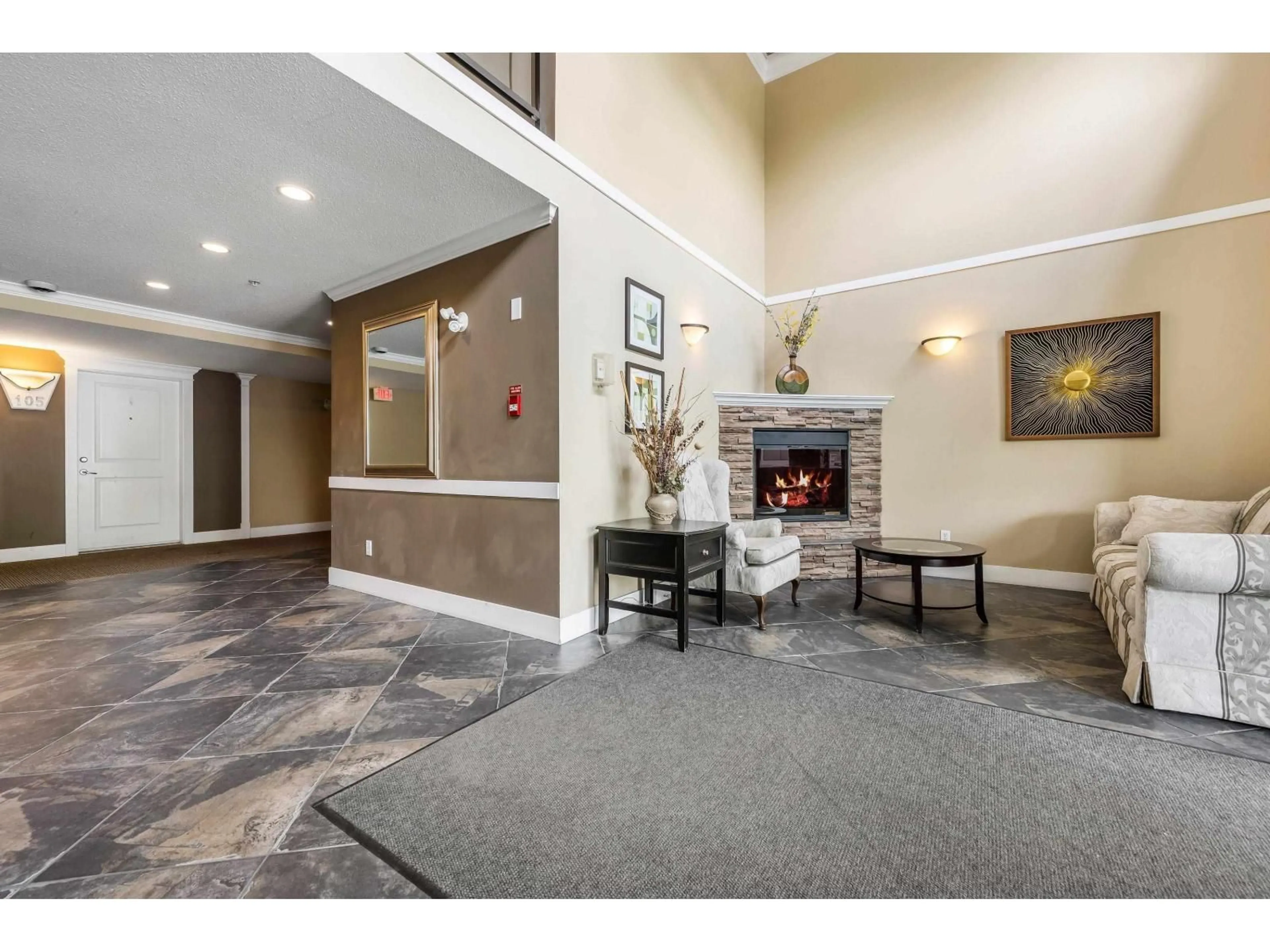Indoor foyer for 309 - 2038 SANDALWOOD CRESCENT, Abbotsford British Columbia V2S3H6
