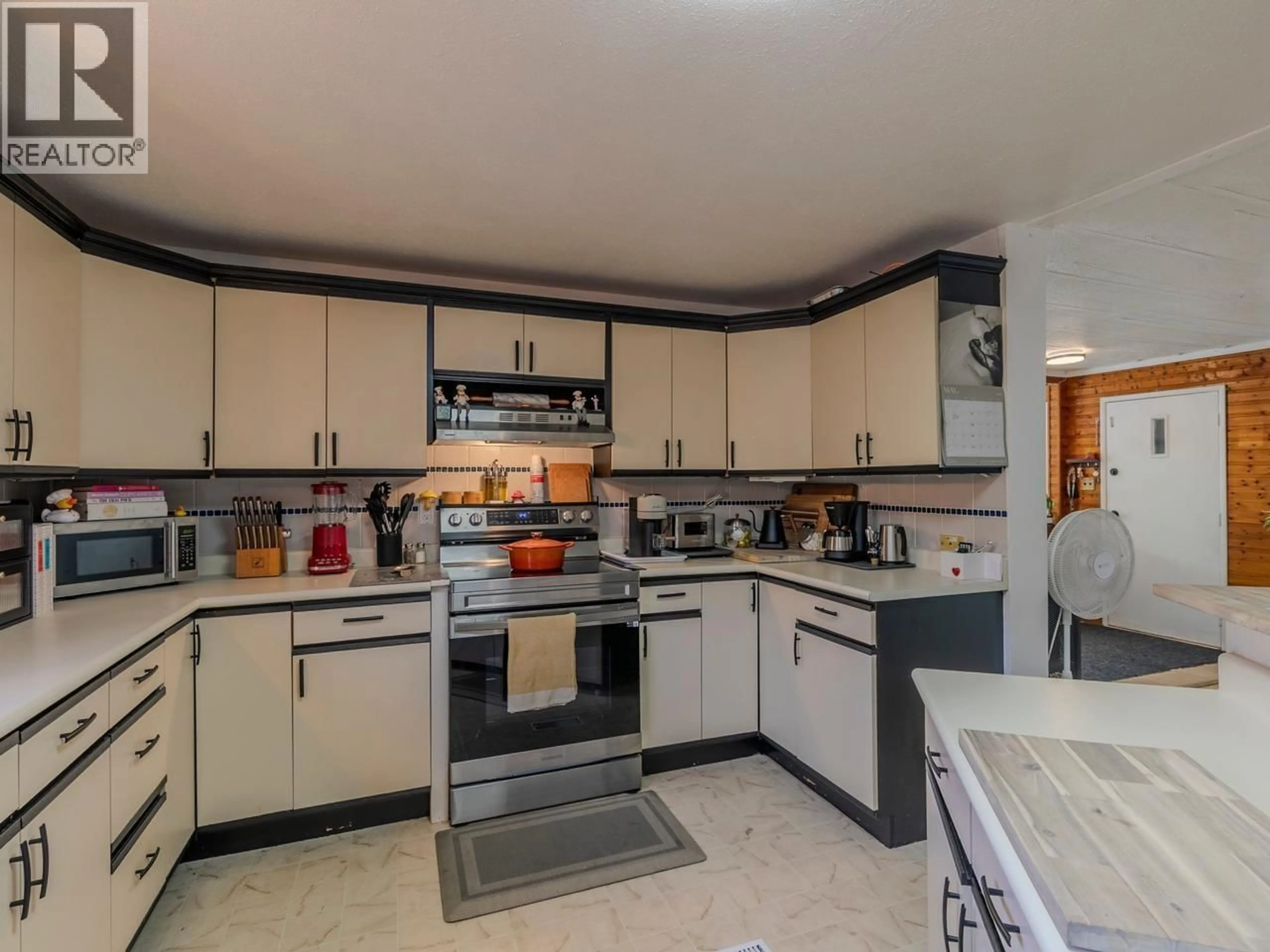 Standard kitchen, unknown for 93 - 40157 GOVERNMENT ROAD, Squamish British Columbia V0N1T0