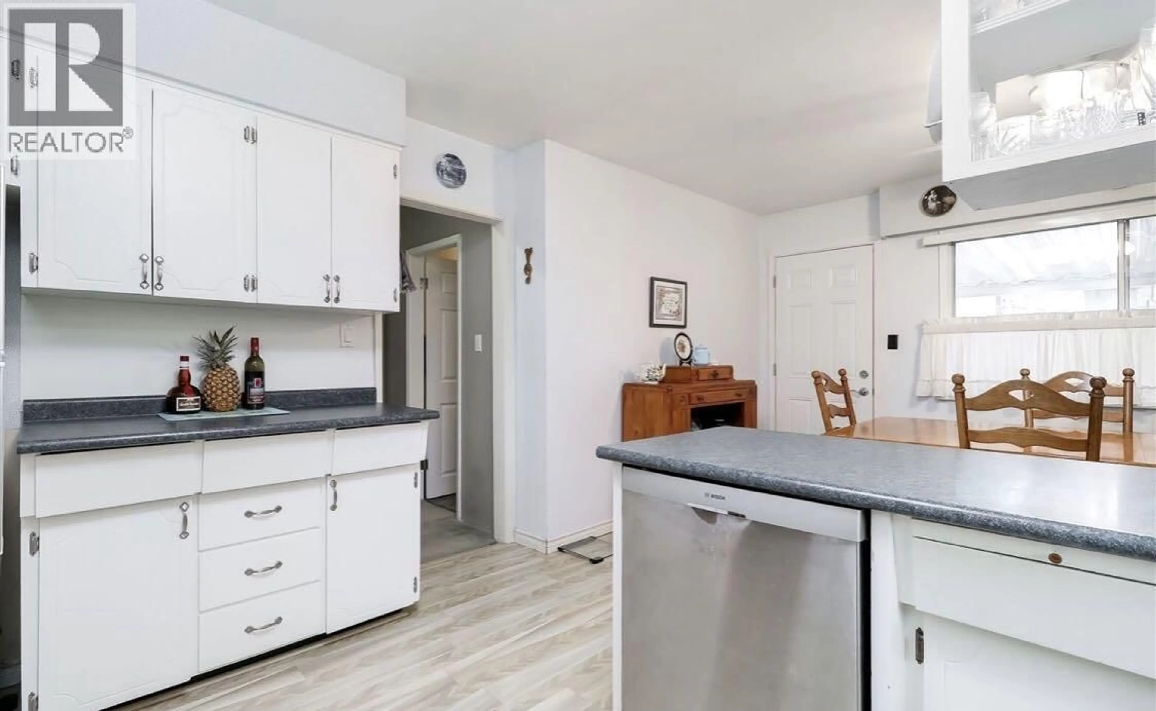 Open concept kitchen, unknown for 3062 WELLINGTON STREET, Port Coquitlam British Columbia V3B3X2