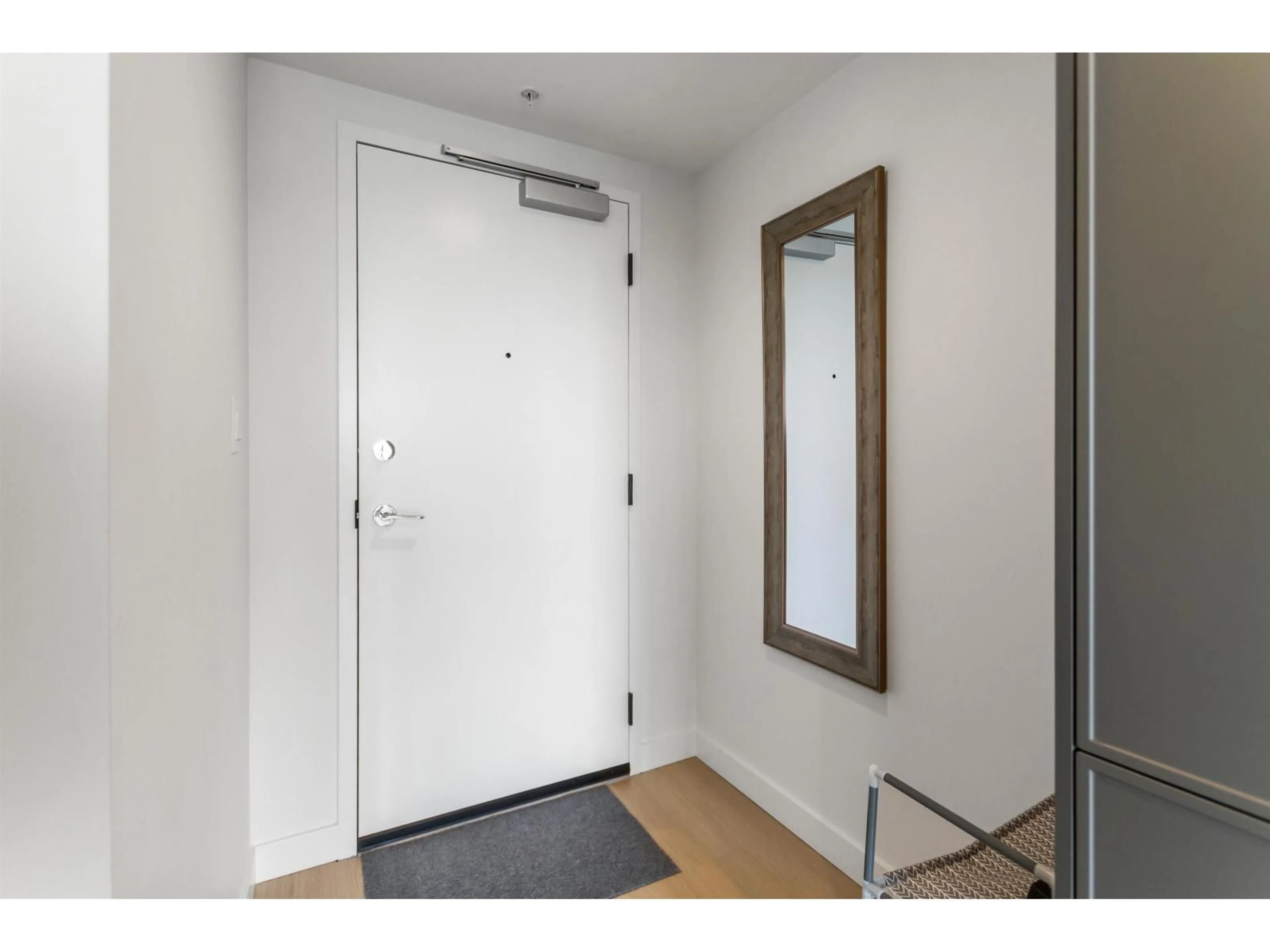 Indoor entryway for 2006 - 13725 GEORGE JUNCTION, Surrey British Columbia V3T0V7