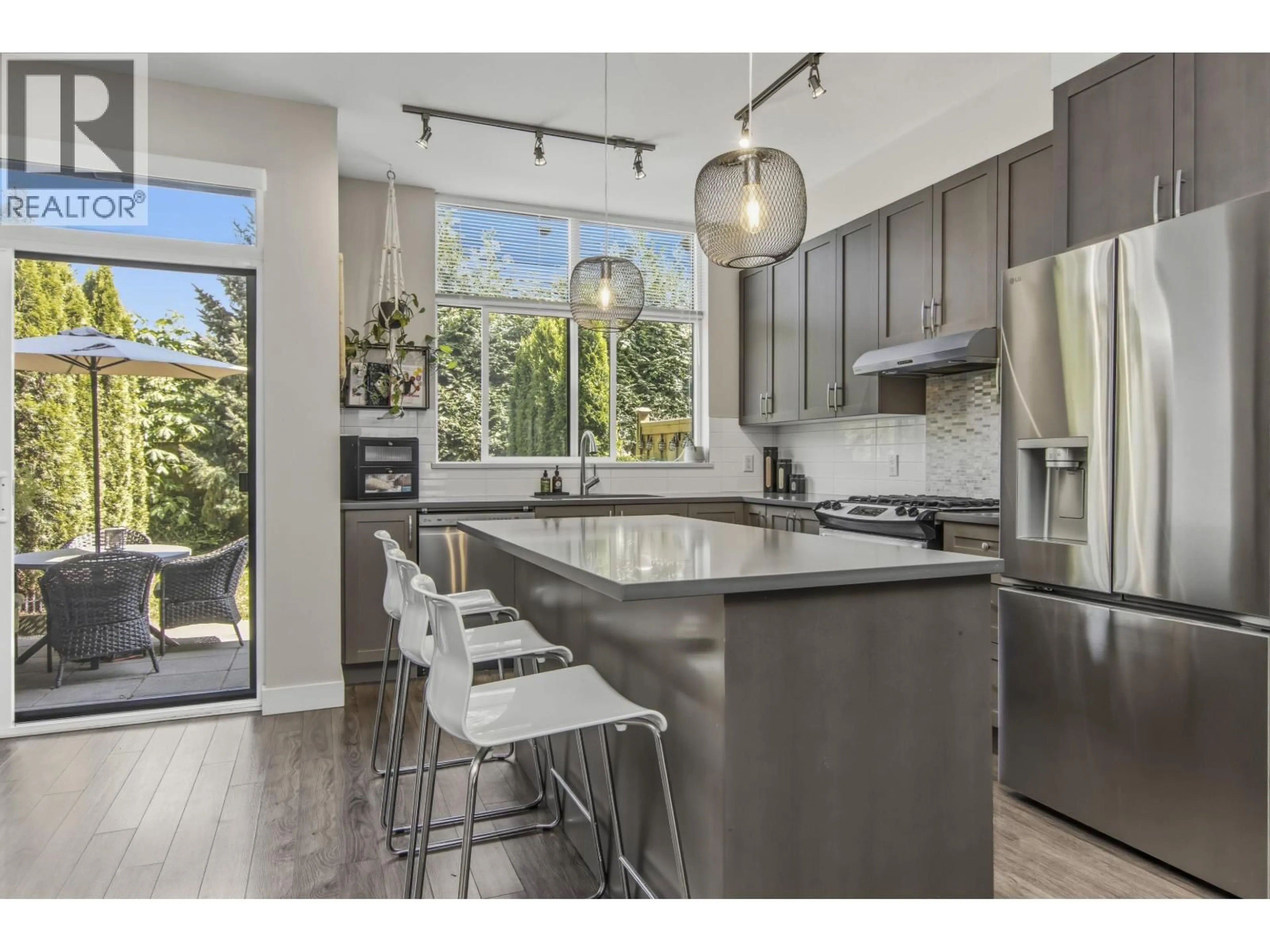Contemporary kitchen, unknown for 38368 SUMMITS VIEW DRIVE, Squamish British Columbia V8B0V4
