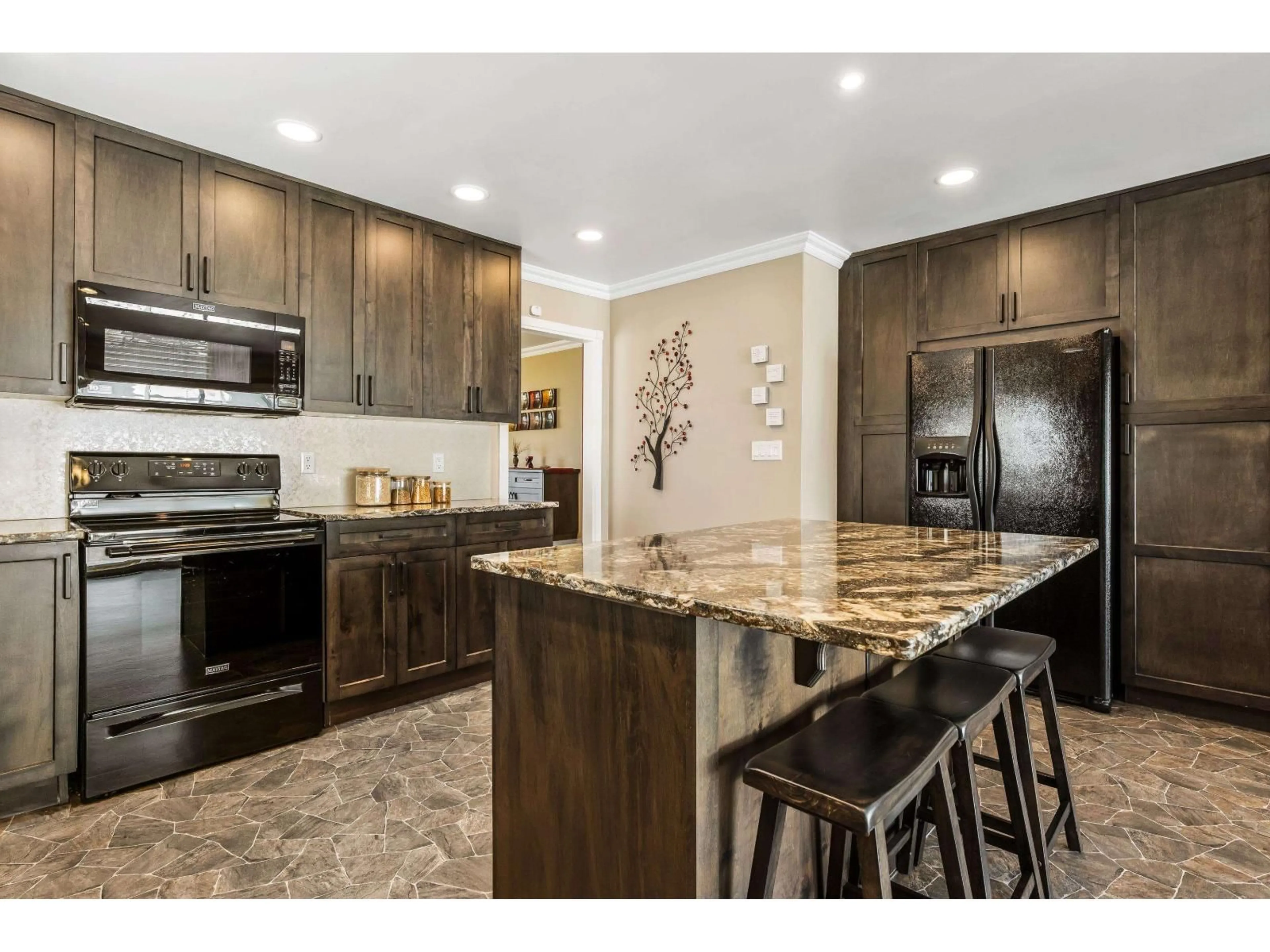 Open concept kitchen, ceramic/tile floor for 46677 RAMONA DRIVE, Chilliwack British Columbia V2P7W6