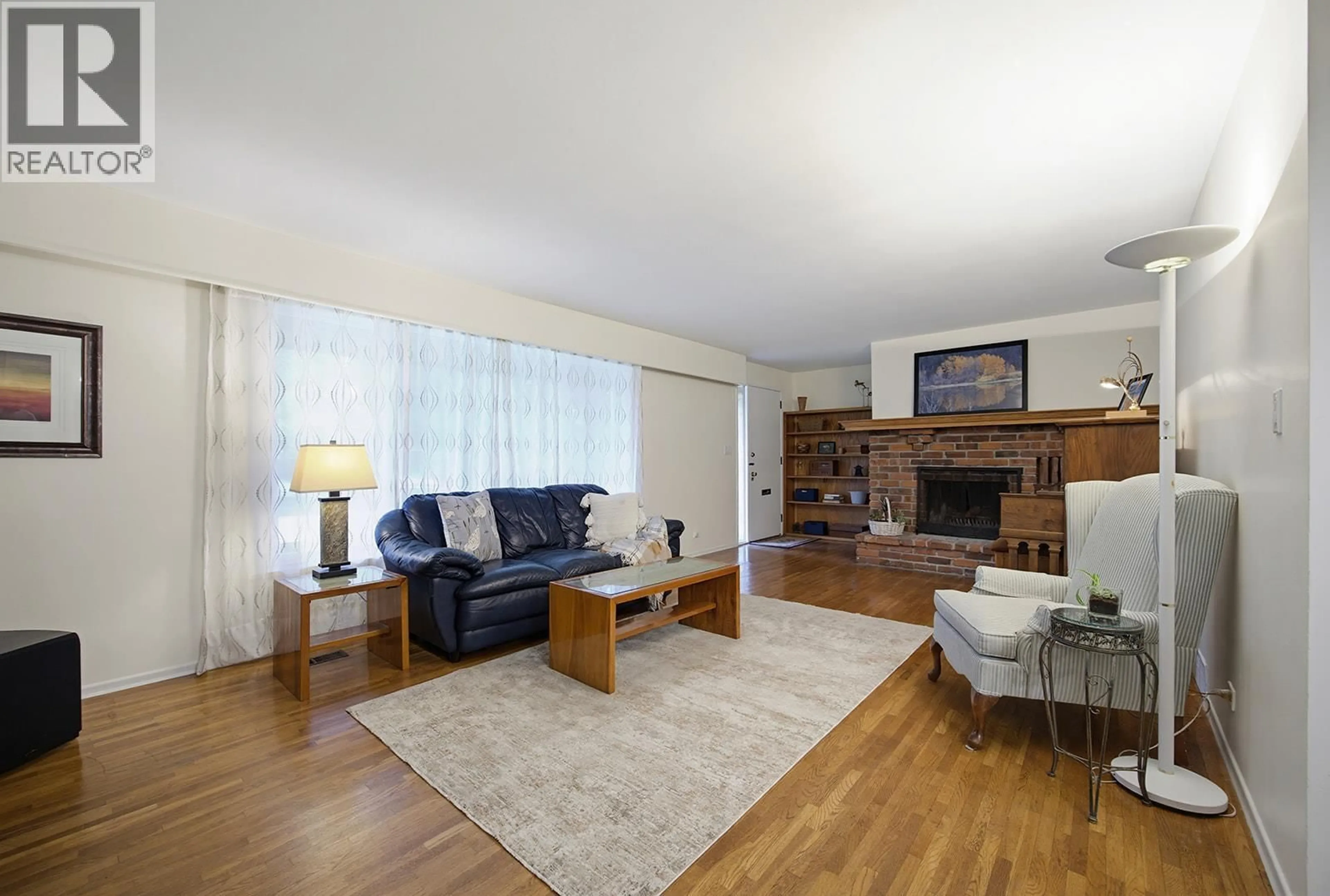 Living room with furniture, wood/laminate floor for 11757 CARR STREET, Maple Ridge British Columbia V2X5N1