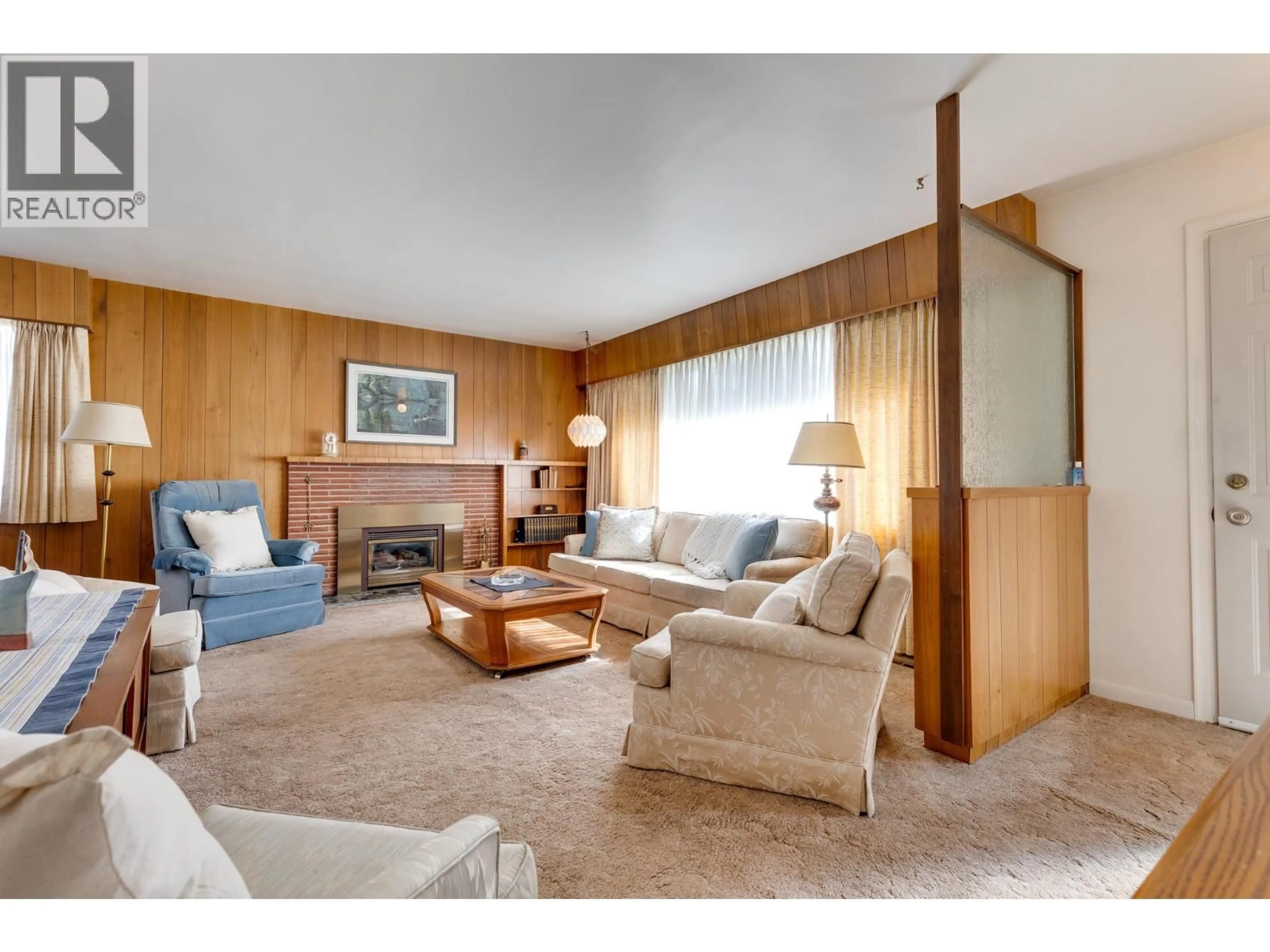 Living room with furniture, unknown for 905 ALWARD STREET, Prince George British Columbia V2M2E8