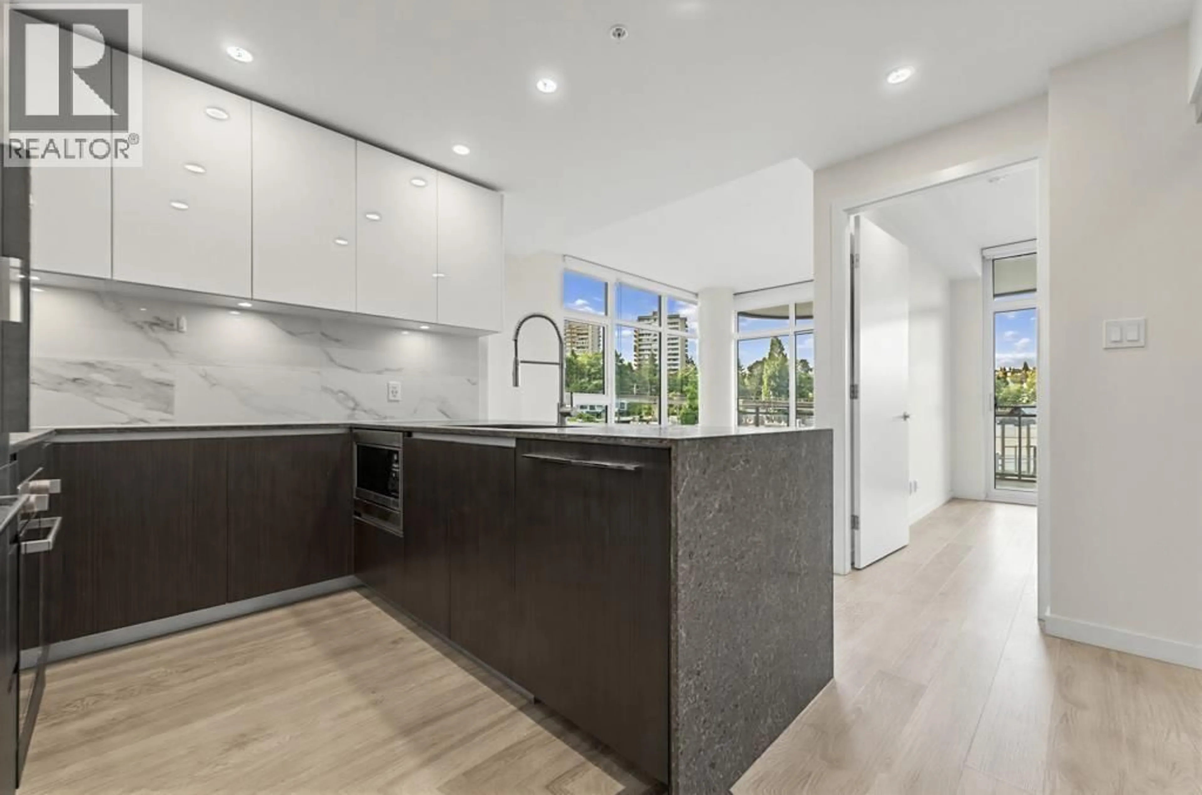Open concept kitchen, unknown for 502 - 5311 GORING STREET, Burnaby British Columbia V5B0B5