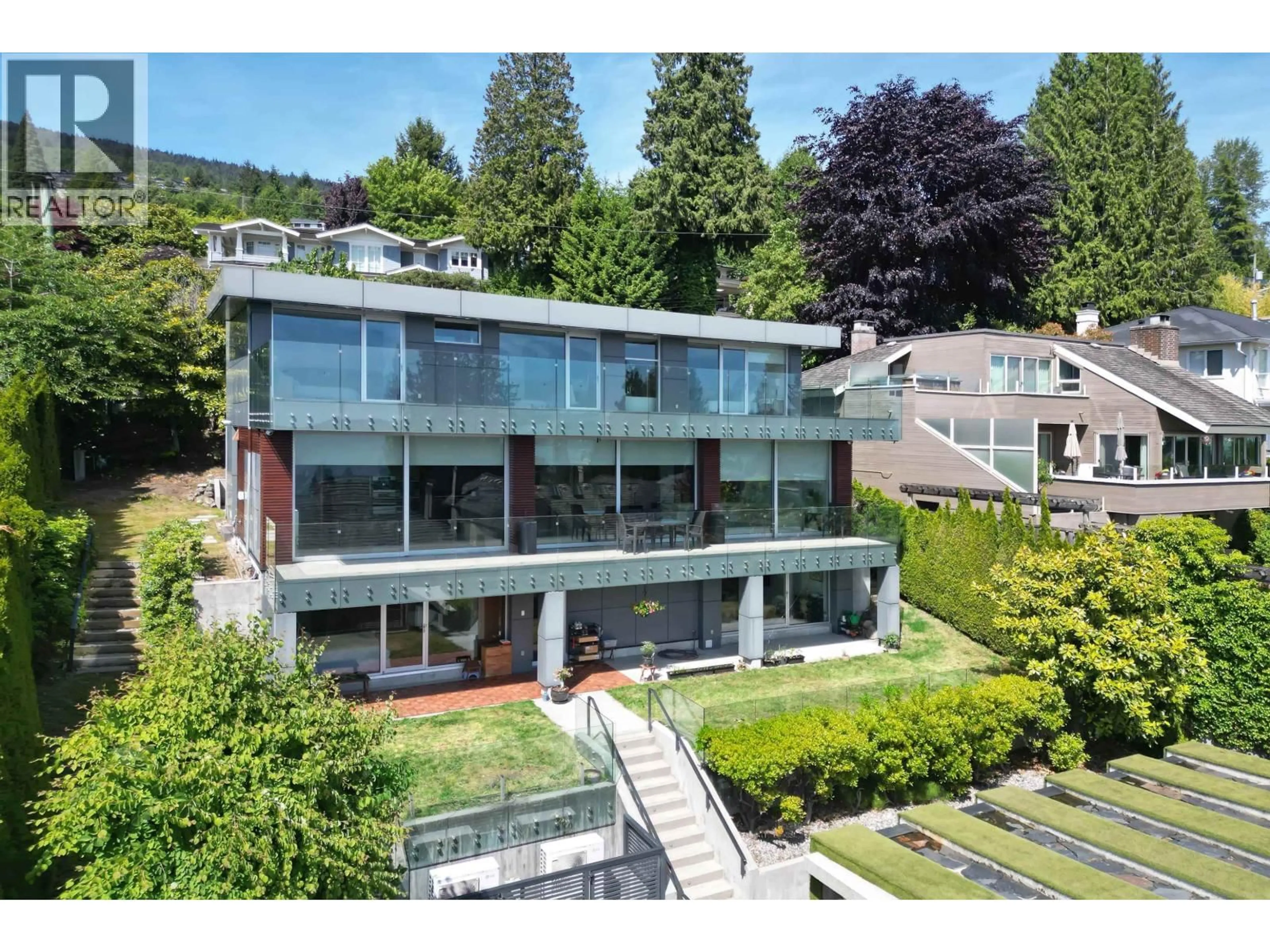 A pic from outside/outdoor area/front of a property/back of a property/a pic from drone, building for 2370 PALMERSTON AVENUE, West Vancouver British Columbia V7V2W1