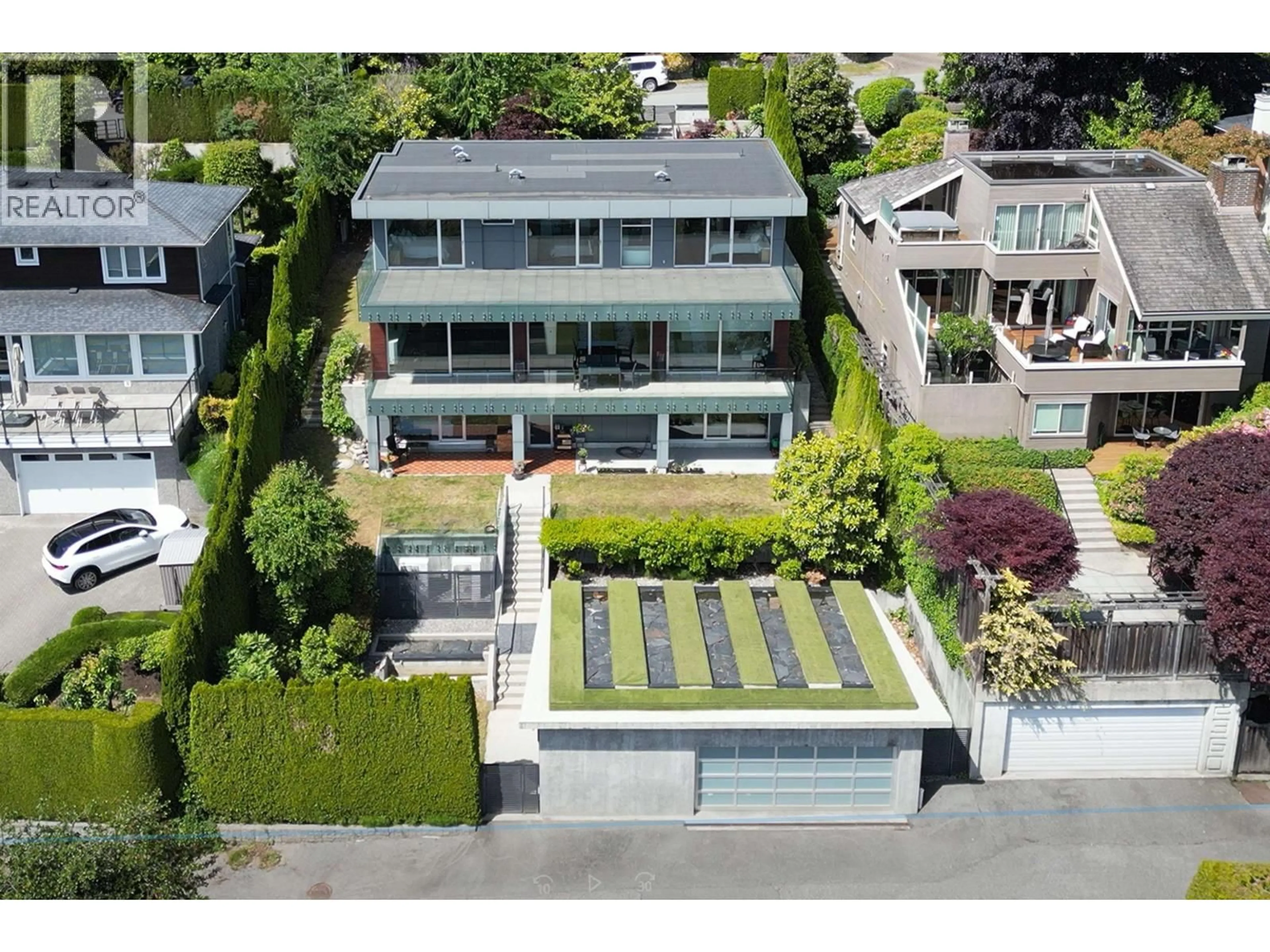 A pic from outside/outdoor area/front of a property/back of a property/a pic from drone, street for 2370 PALMERSTON AVENUE, West Vancouver British Columbia V7V2W1