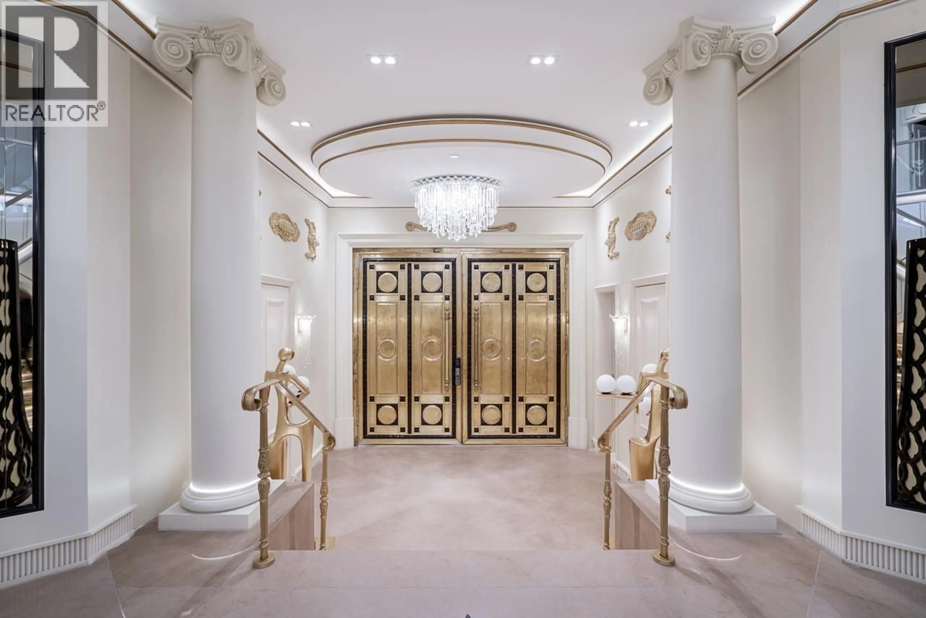 Indoor foyer for 1121 CRESTLINE ROAD, West Vancouver British Columbia V7S3S8