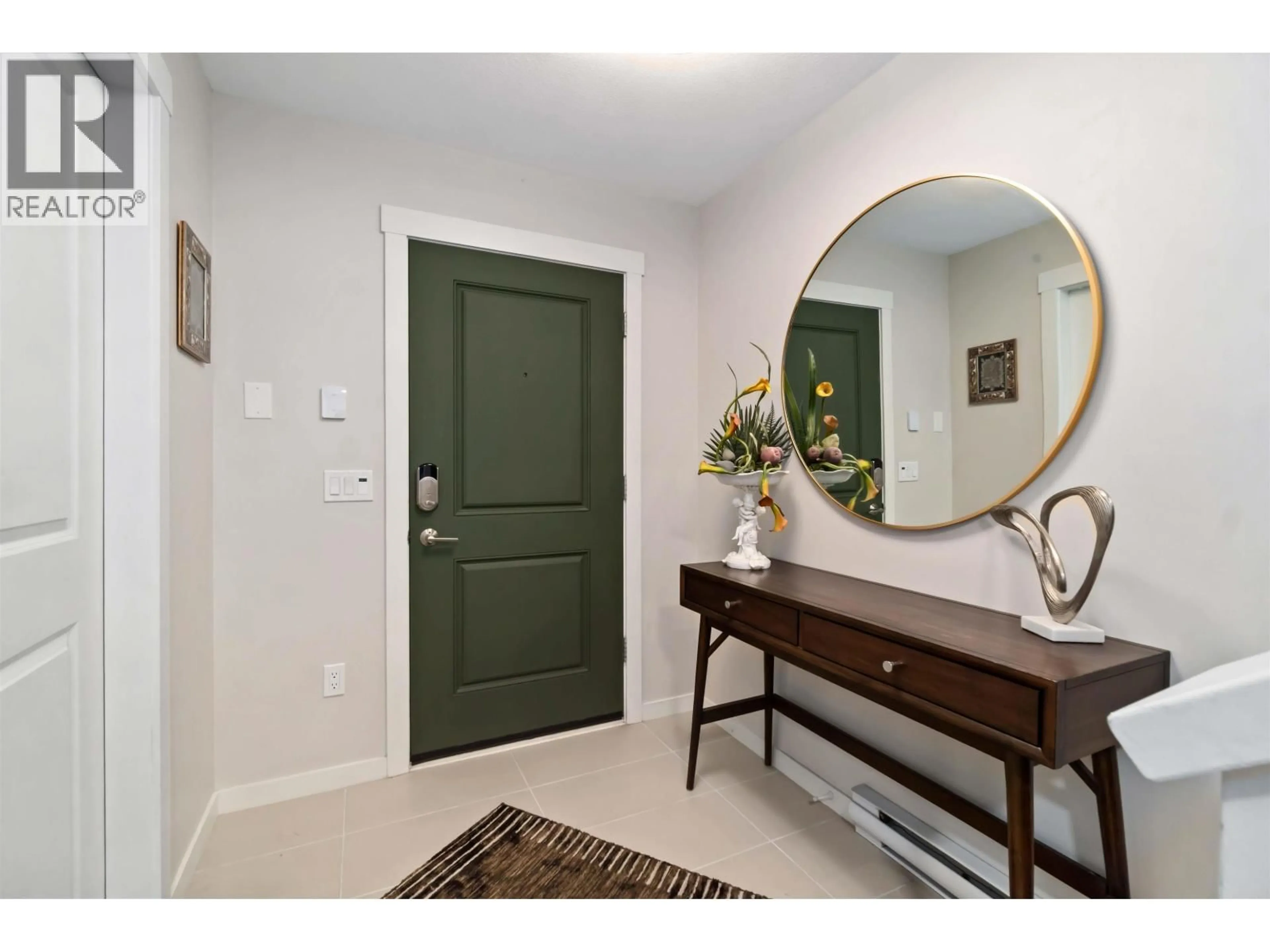 Indoor entryway for 39 - 2418 AVON PLACE, Port Coquitlam British Columbia V3B0C7