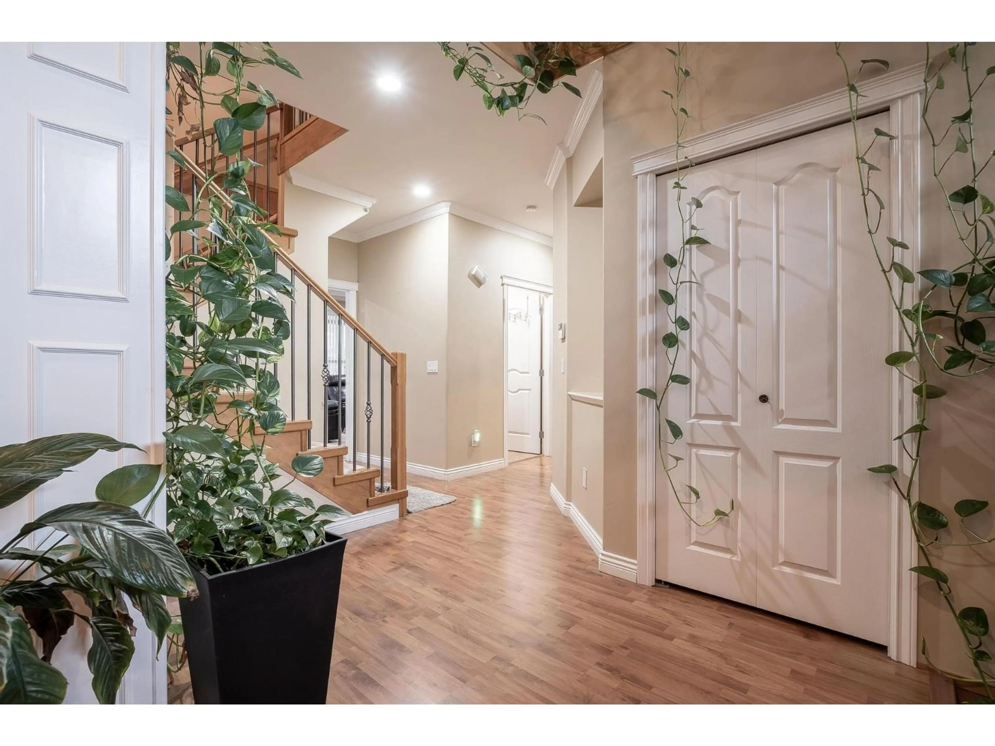 Indoor entryway for 15075 66A AVENUE, Surrey British Columbia V3S2A4