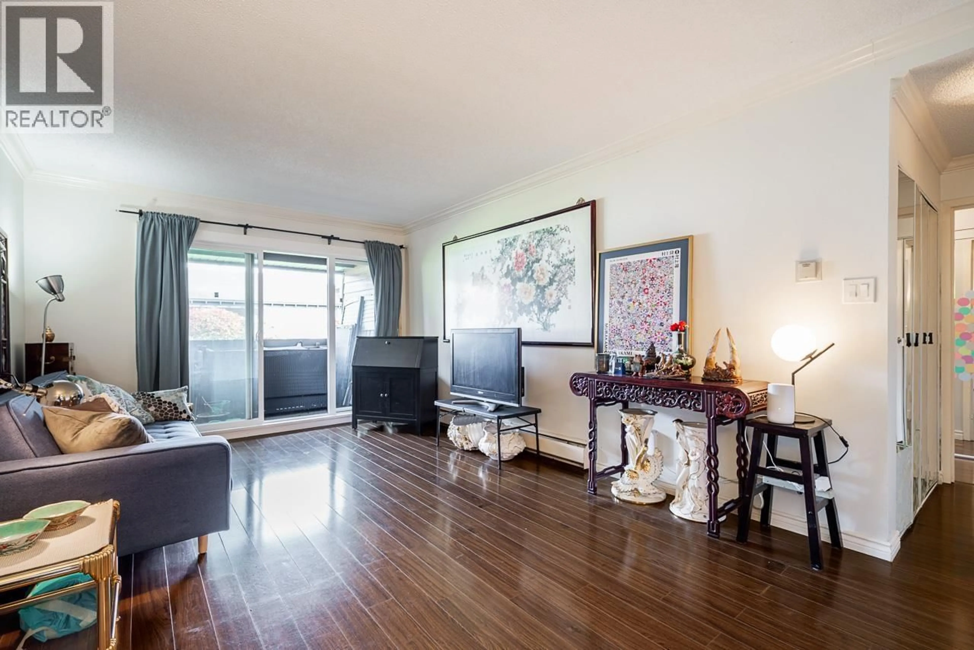 Living room with furniture, wood/laminate floor for 107 - 3411 SPRINGFIELD DRIVE, Richmond British Columbia V7E1Z1