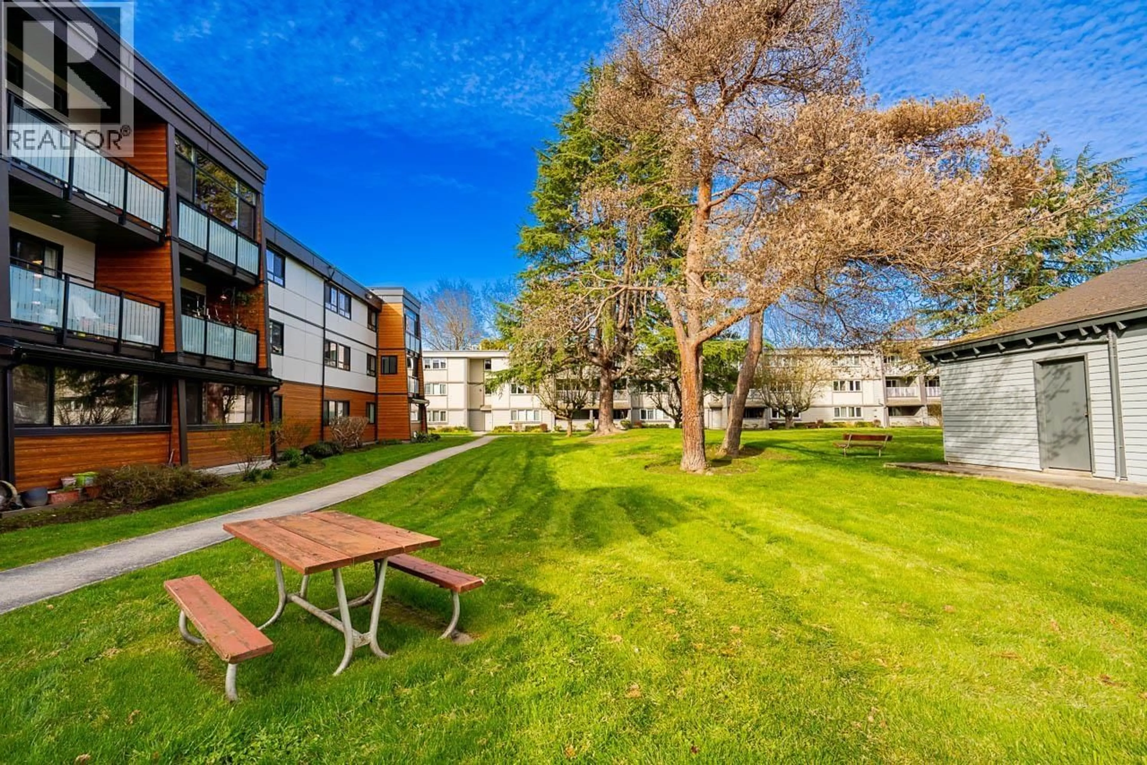 Patio, unknown for 107 - 3411 SPRINGFIELD DRIVE, Richmond British Columbia V7E1Z1