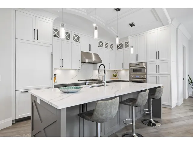 918 163 STREET, Surrey 5