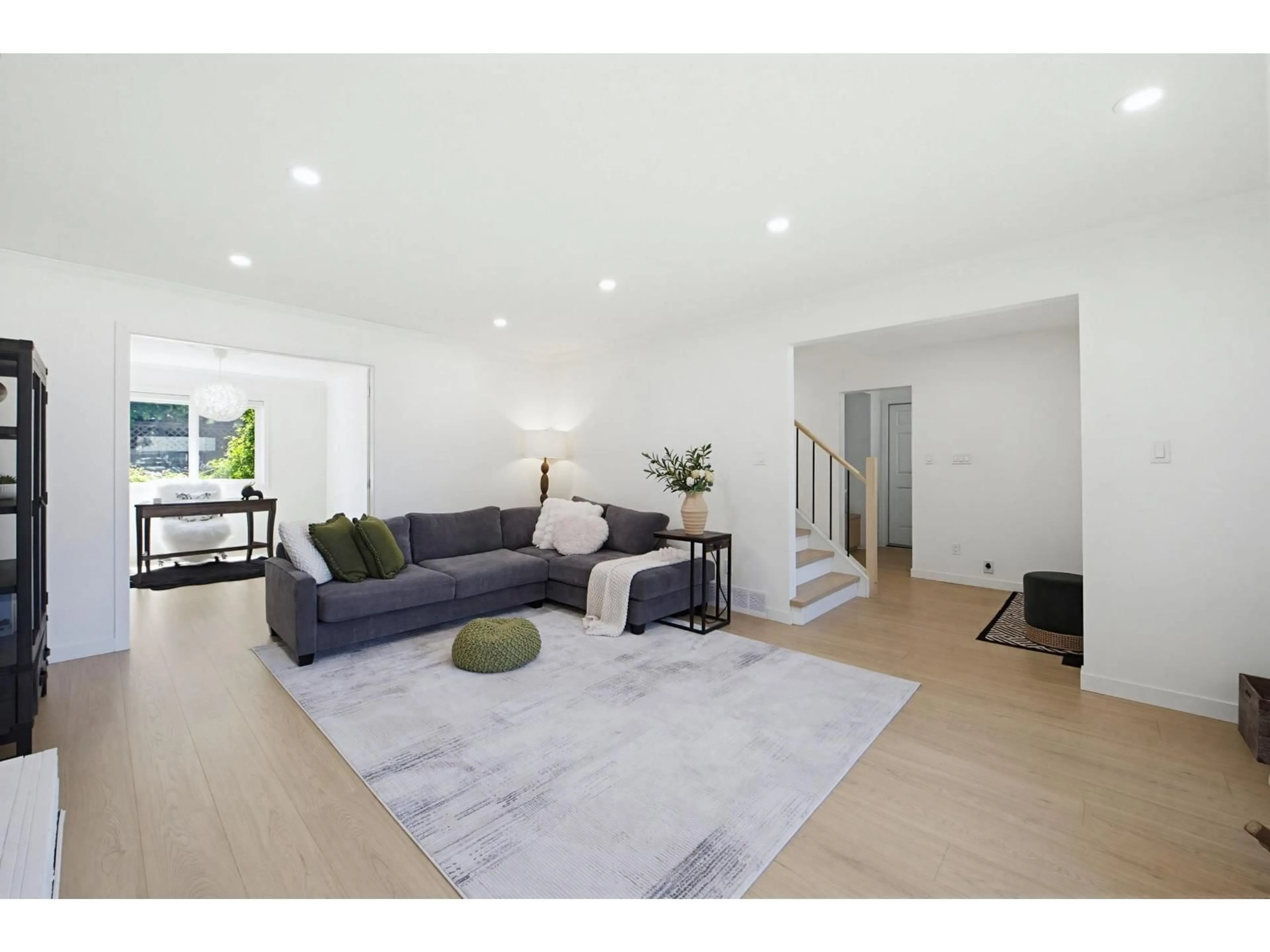 Living room with furniture, unknown for 20418 90A AVENUE, Langley British Columbia V1M1A9