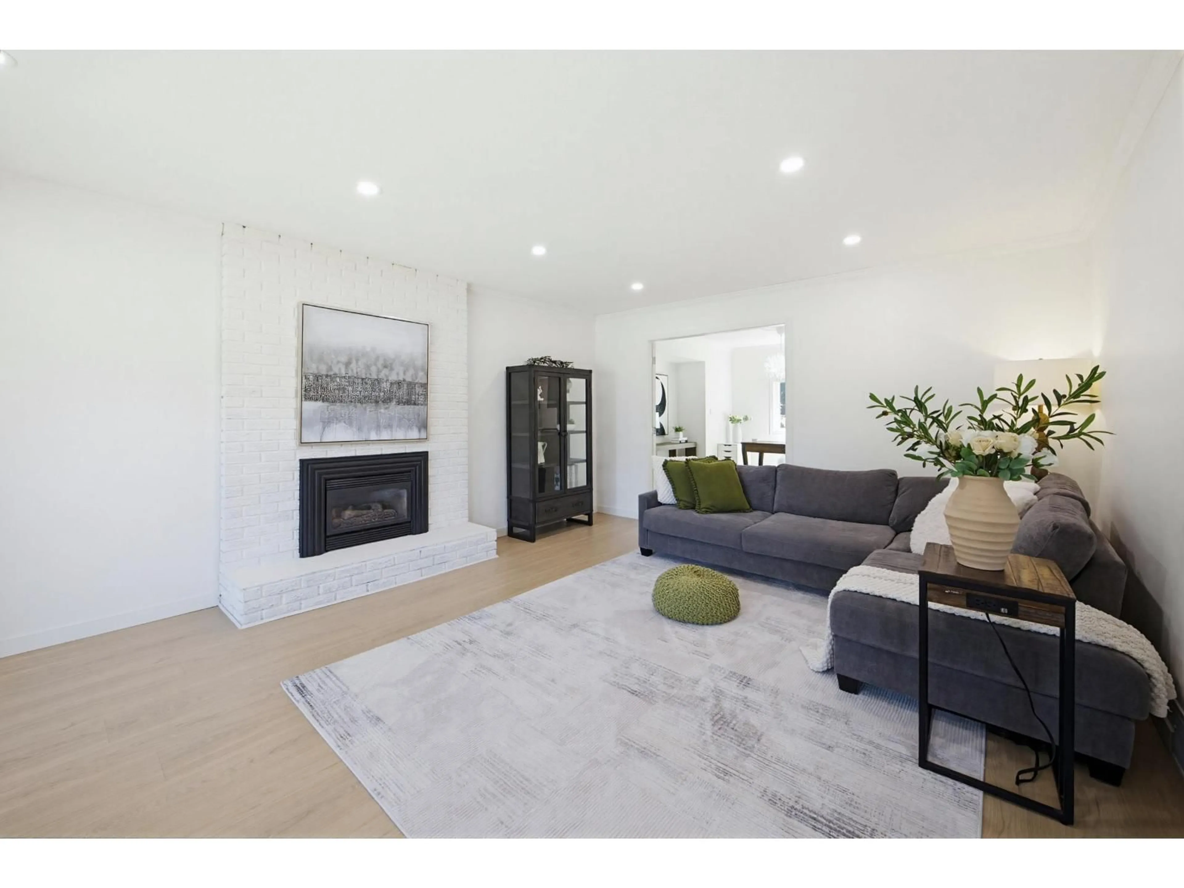 Living room with furniture, unknown for 20418 90A AVENUE, Langley British Columbia V1M1A9