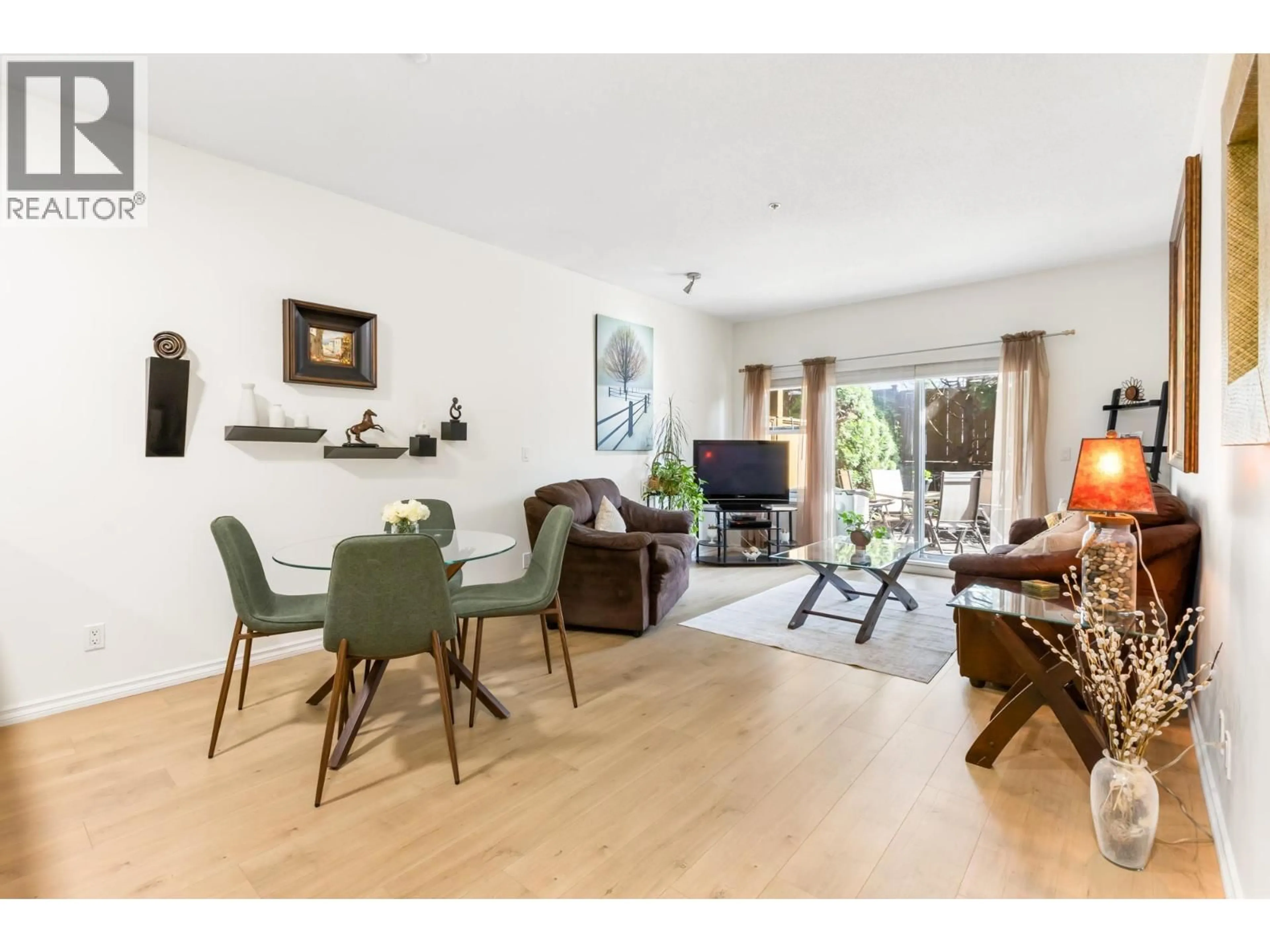 Living room with furniture, wood/laminate floor for 17 - 730 FARROW STREET, Coquitlam British Columbia V3J7Y7