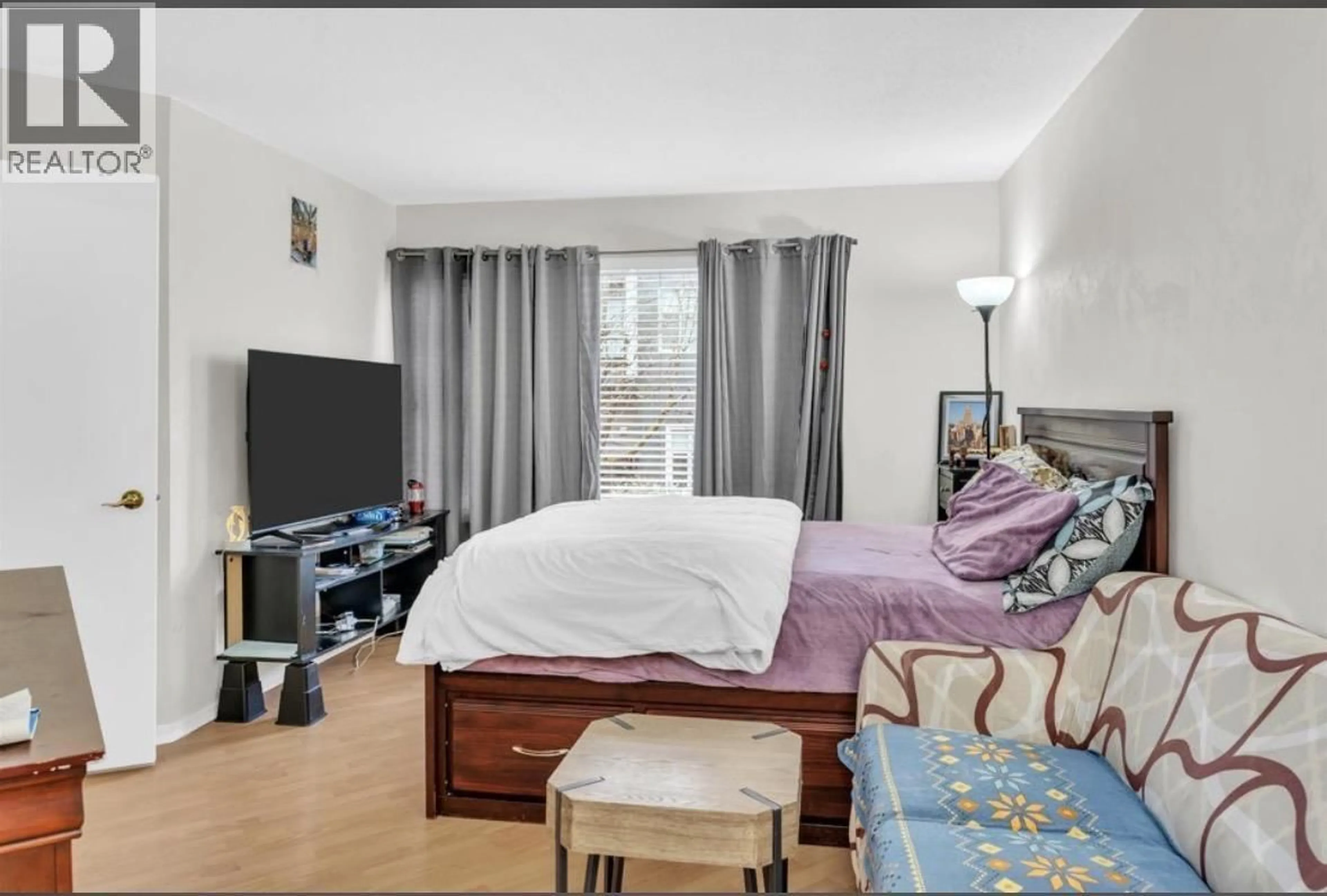 A pic of a room for 212 - 6939 GILLEY AVENUE, Burnaby British Columbia V5J4W8