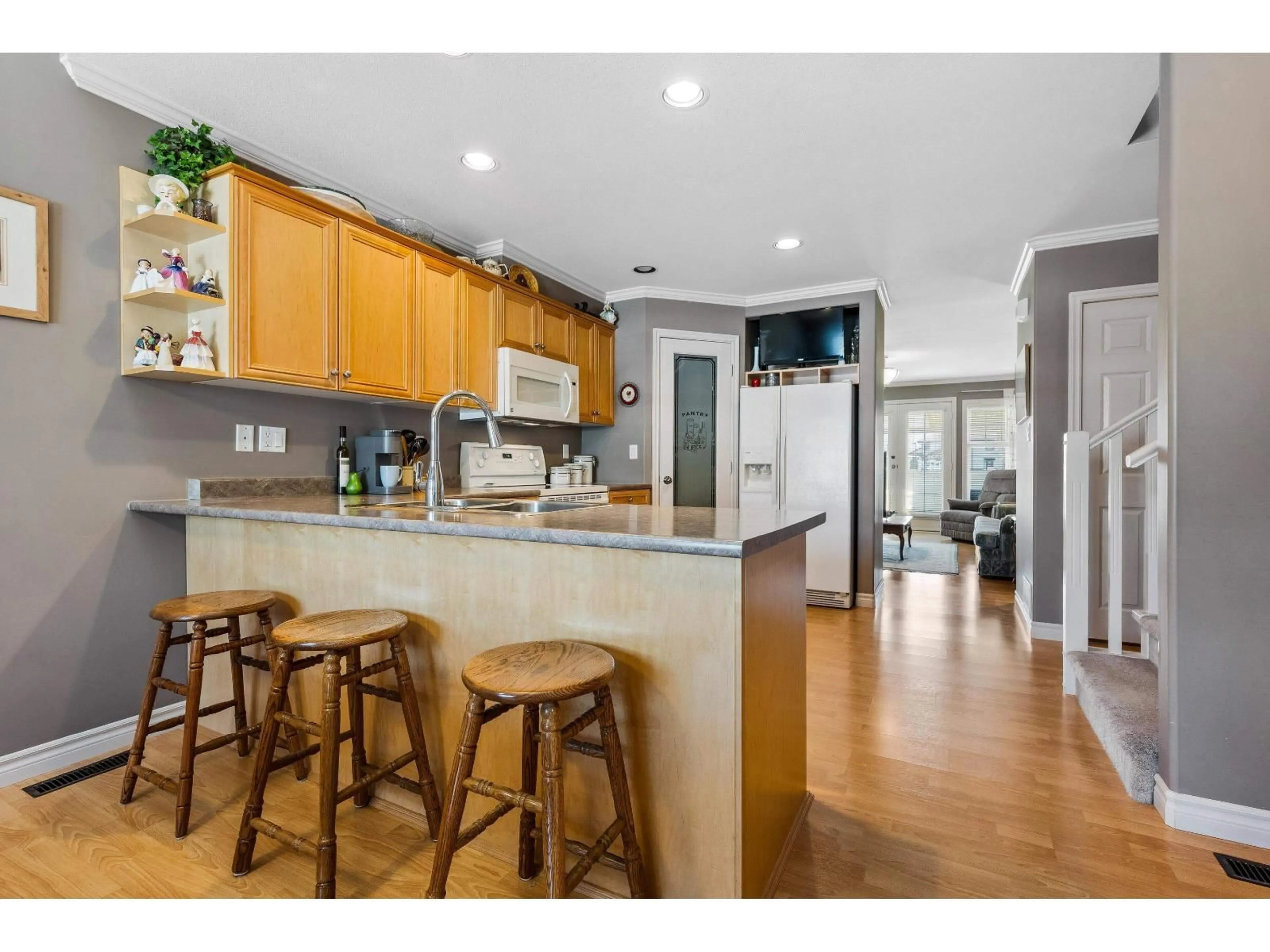 Open concept kitchen, wood/laminate floor for 20 - 7475 GARNET DRIVE, Chilliwack British Columbia V2R5W7