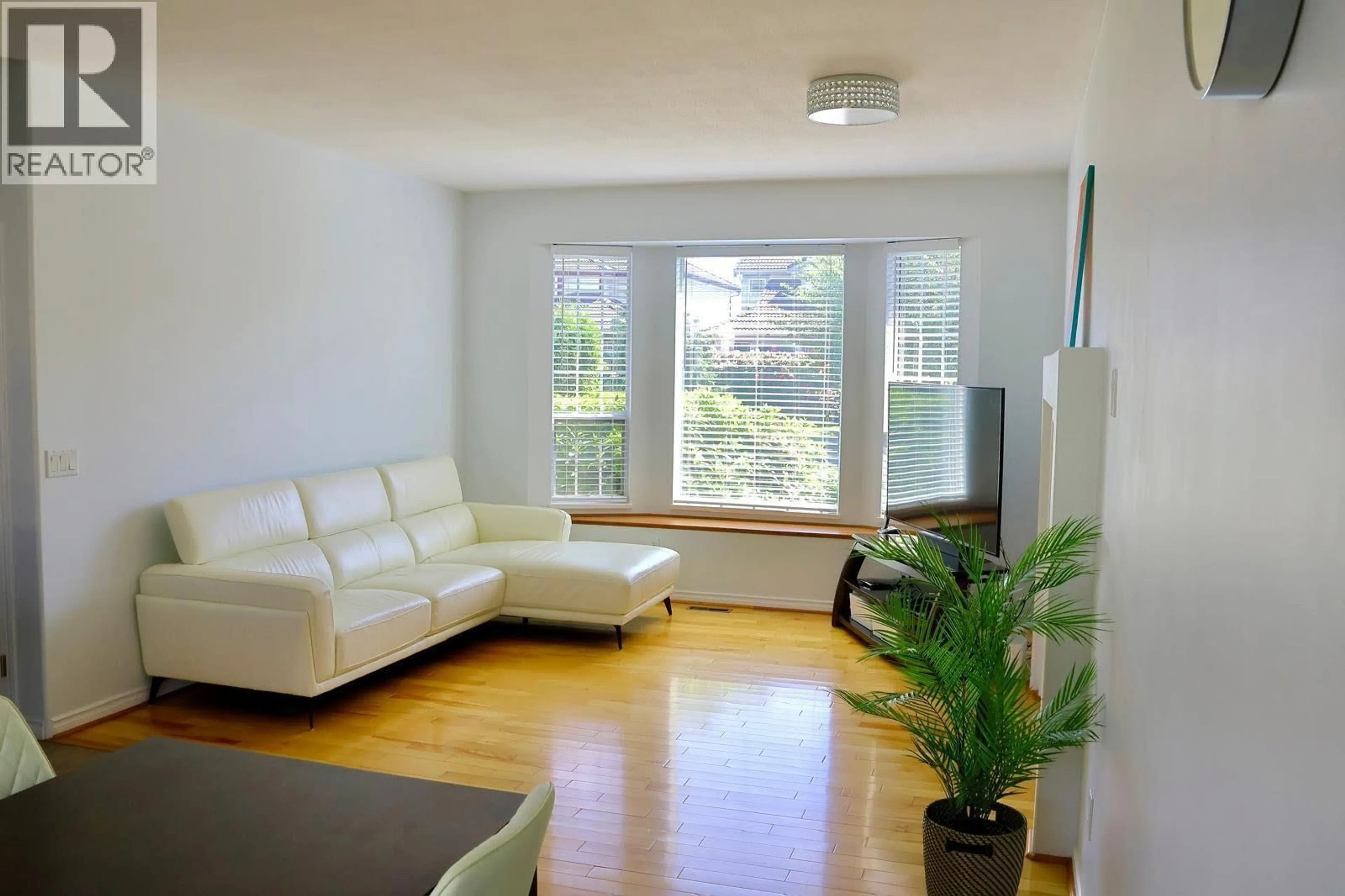 Living room with furniture, wood/laminate floor for 1463 RIVERWOOD GATE, Port Coquitlam British Columbia V3B7P1