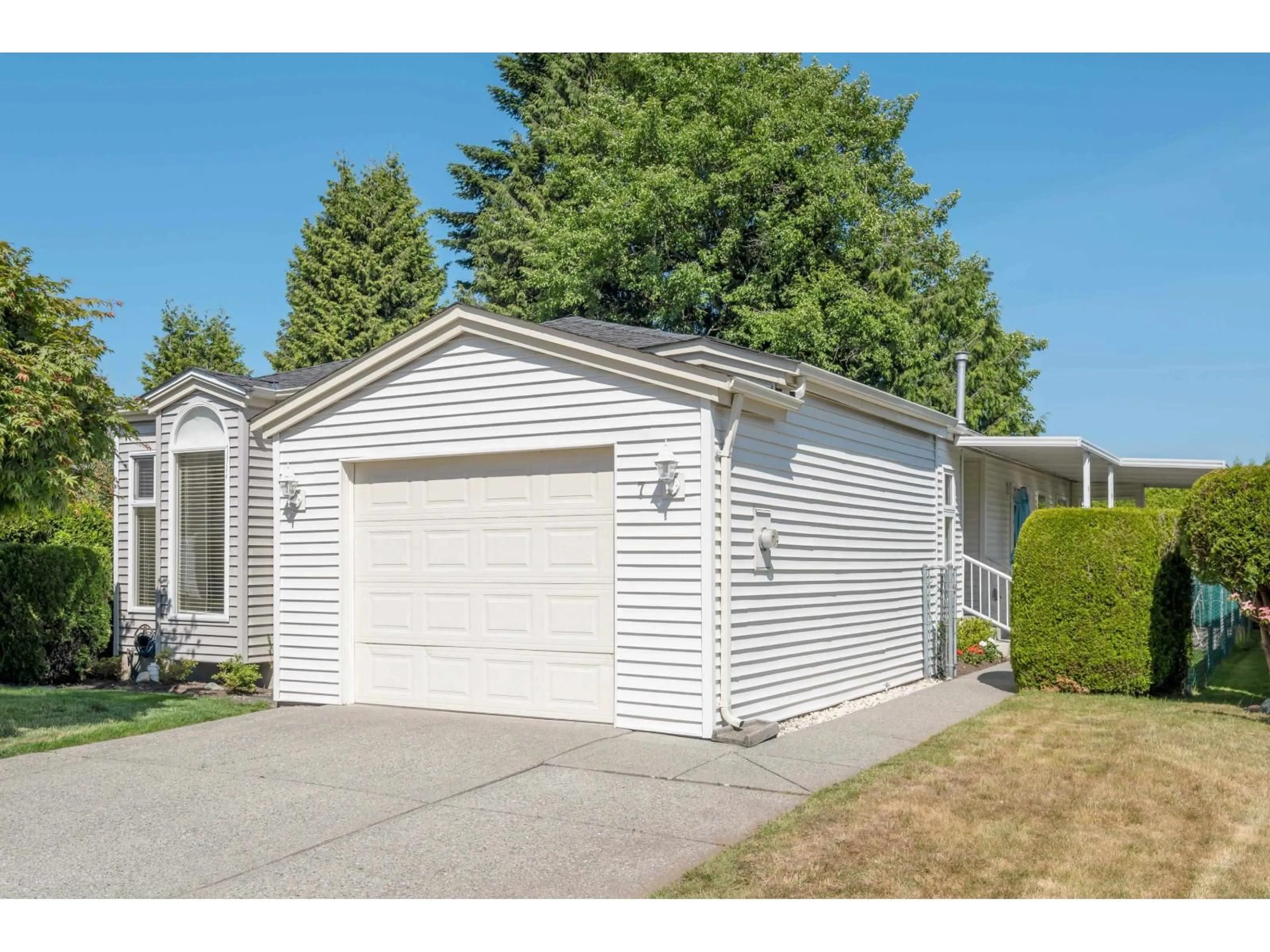 Home with vinyl exterior material, street for 7 - 2345 CRANLEY DRIVE, Surrey British Columbia V4A9G5