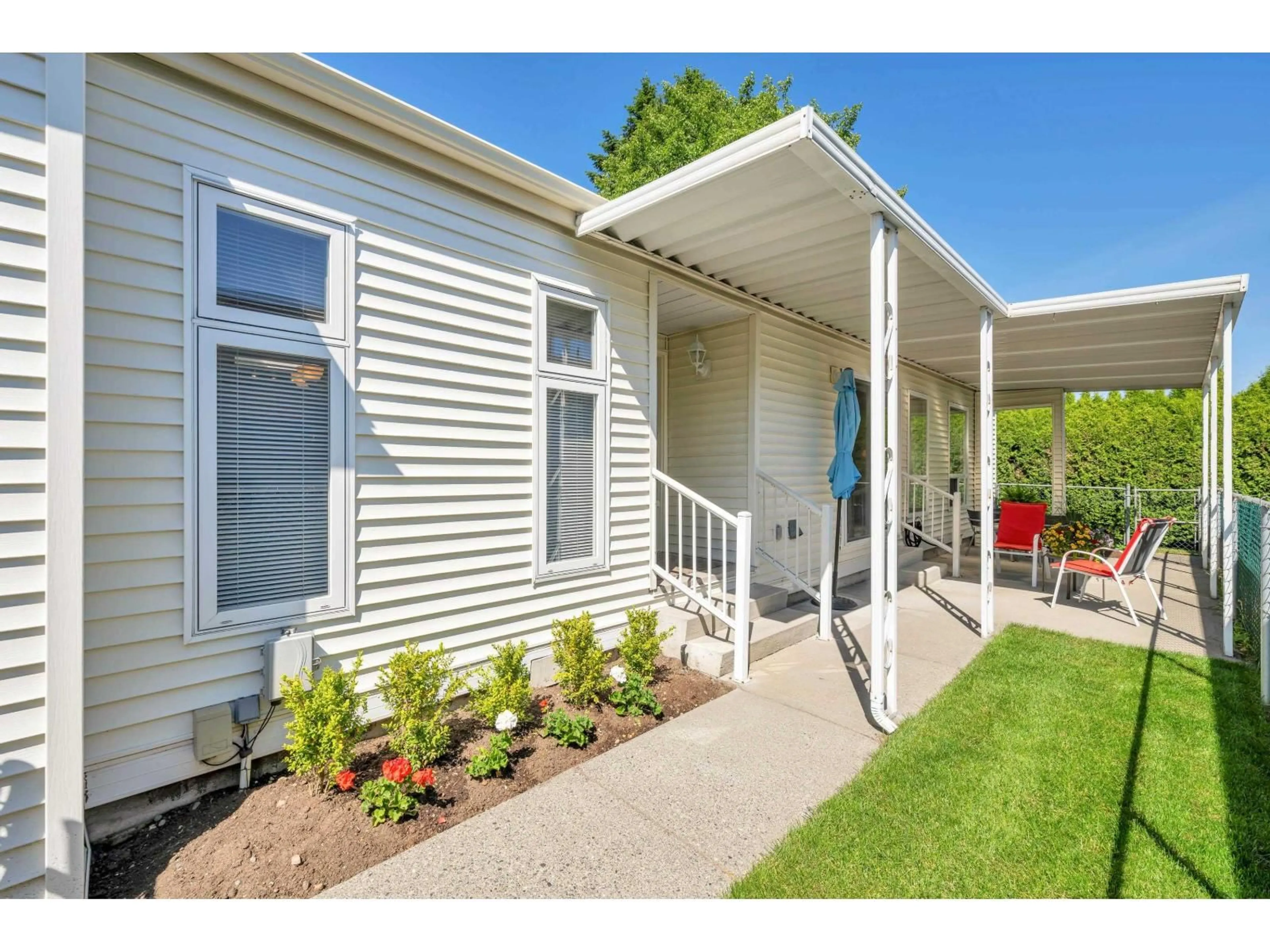 Home with vinyl exterior material, street for 7 - 2345 CRANLEY DRIVE, Surrey British Columbia V4A9G5