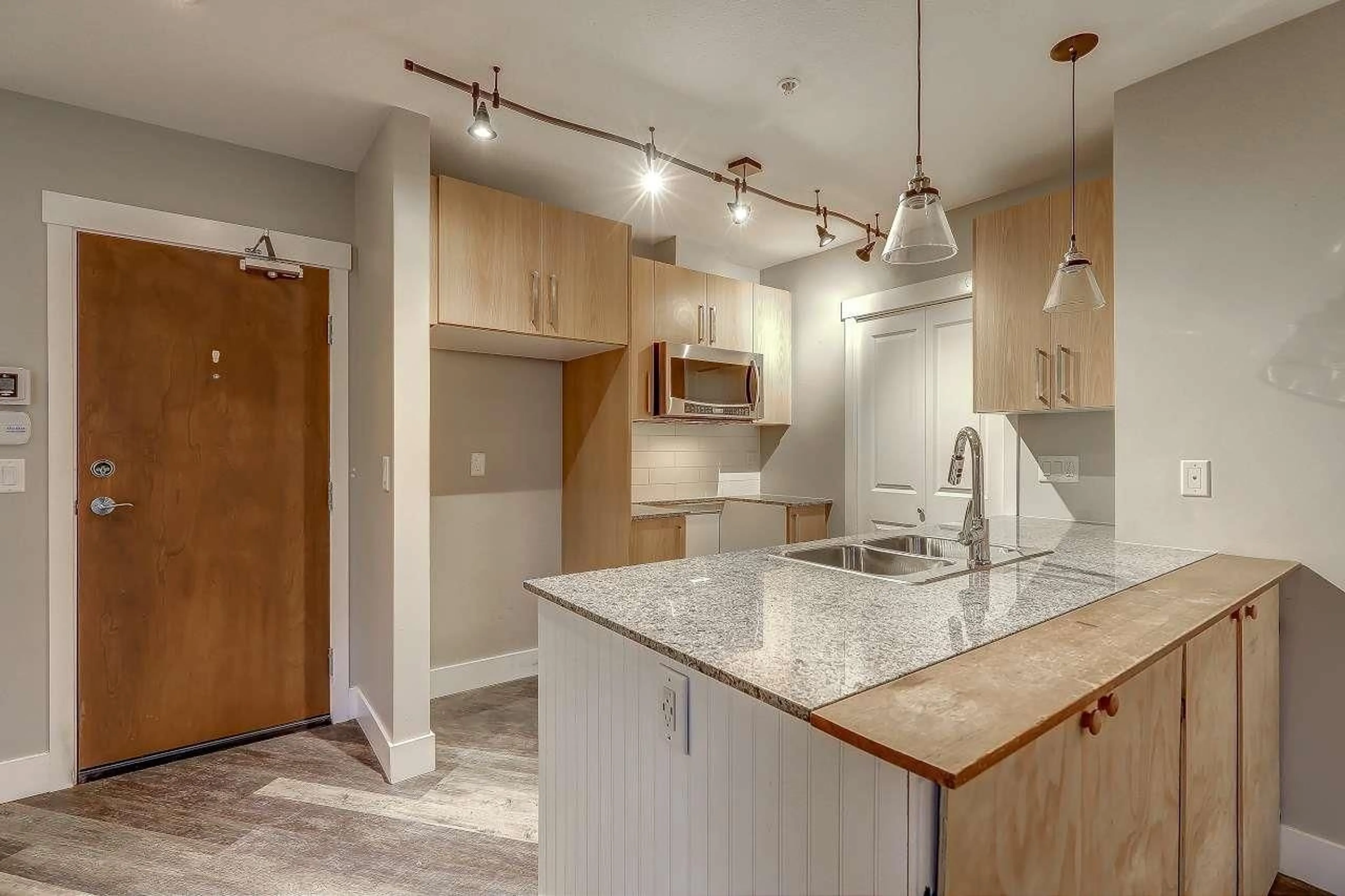 Open concept kitchen, unknown for 107 - 2943 NELSON PLACE, Abbotsford British Columbia V2S0C8