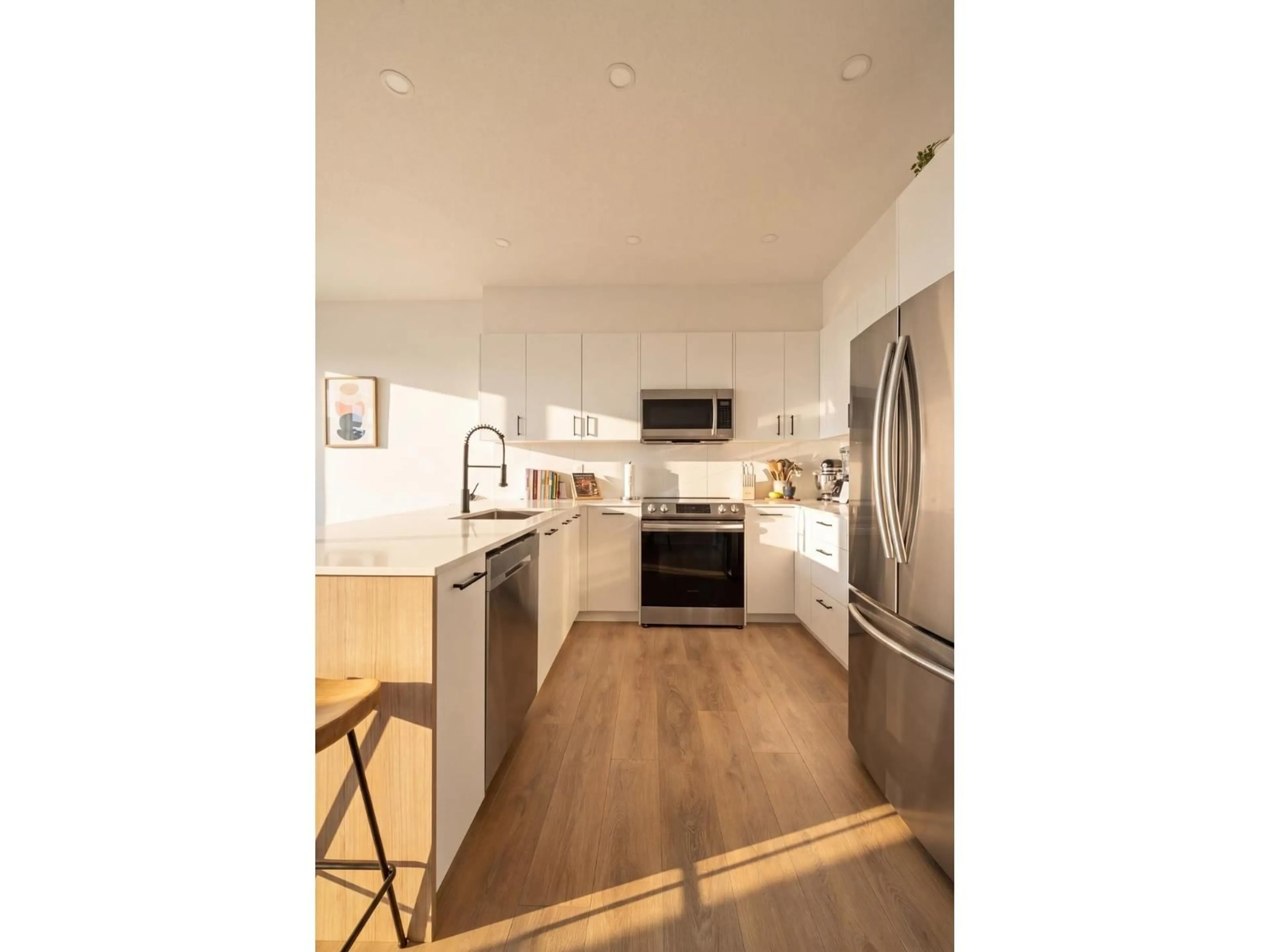 Open concept kitchen, wood/laminate floor for 81 - 15255 SITKA DRIVE, Surrey British Columbia V3S0B1