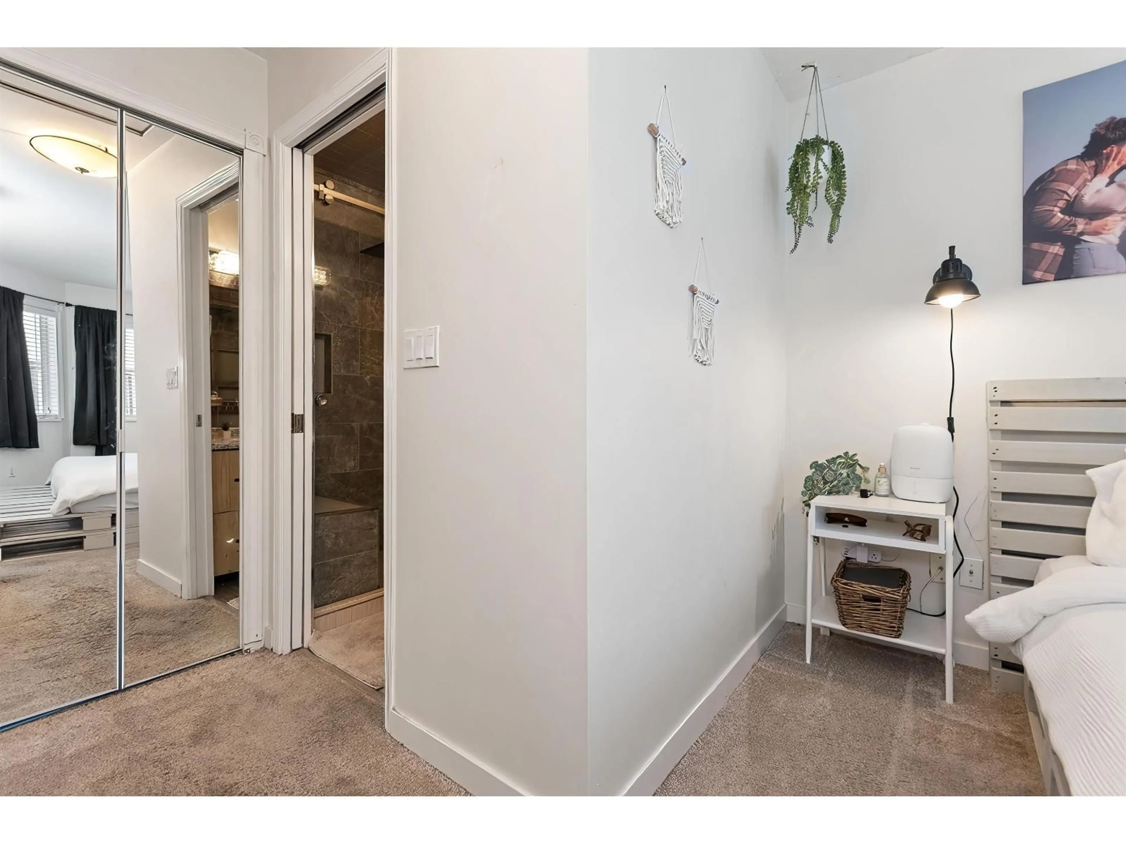 Indoor entryway for 42 - 45740 THOMAS ROAD, Chilliwack British Columbia V2R3V9
