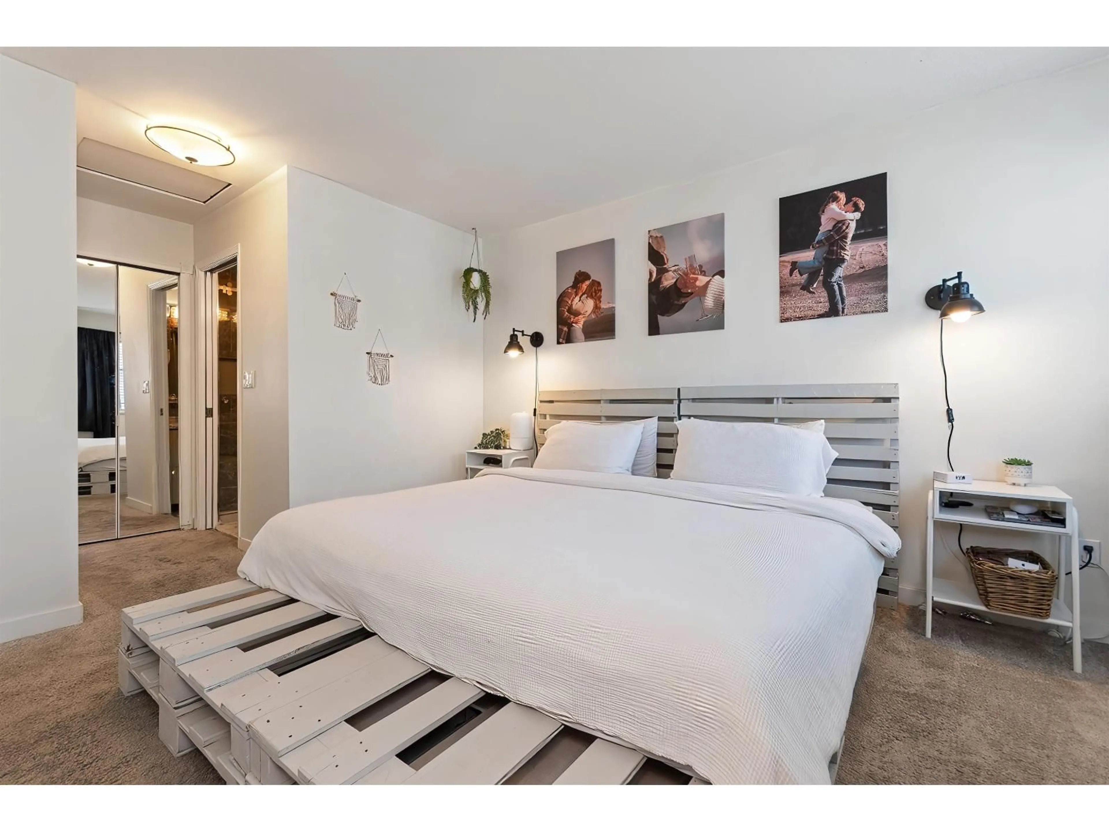 Bedroom with bed, wood/laminate floor for 42 - 45740 THOMAS ROAD, Chilliwack British Columbia V2R3V9