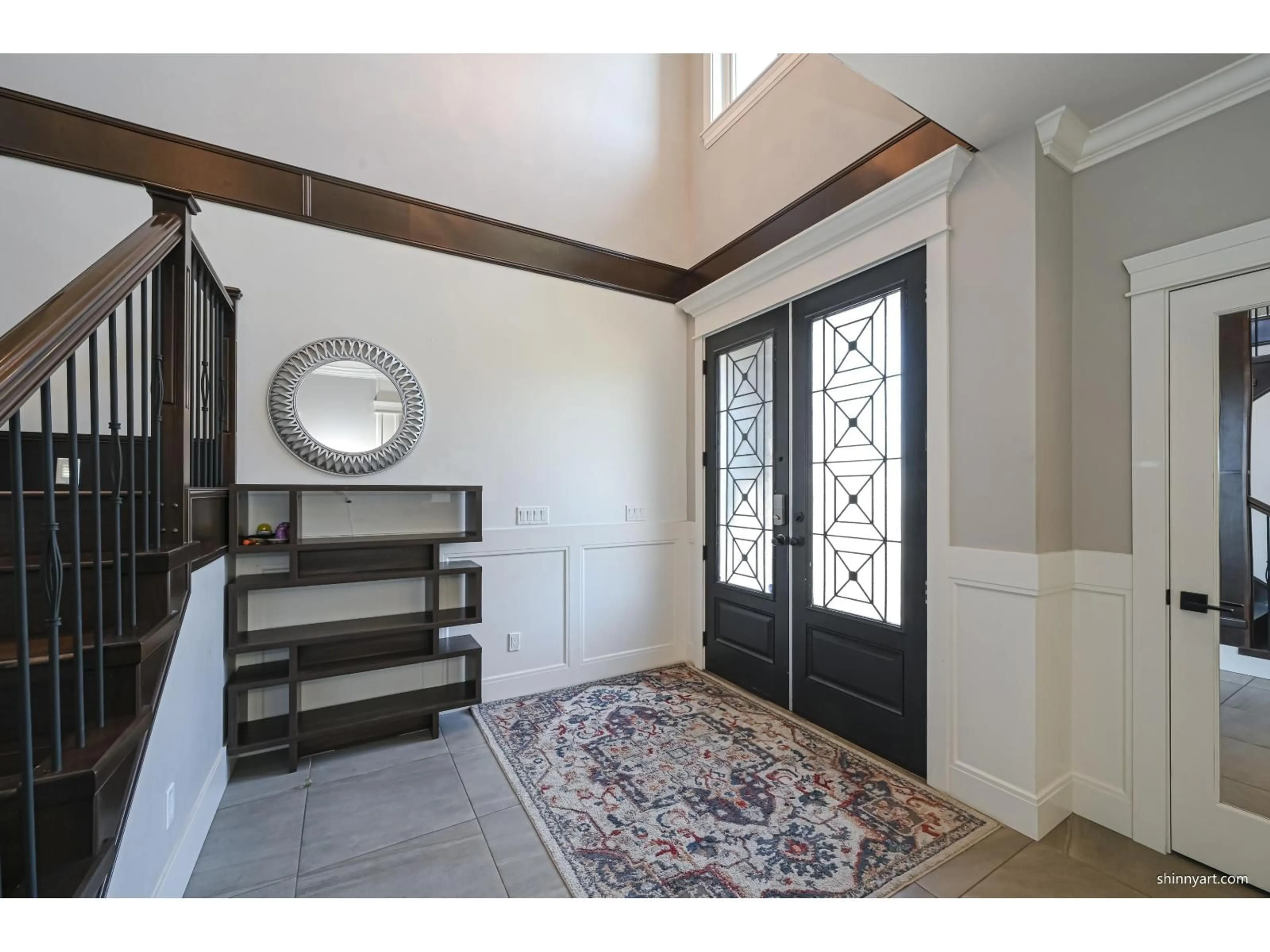 Indoor entryway for 15807 BUENA VISTA AVENUE, White Rock British Columbia V4B2A2