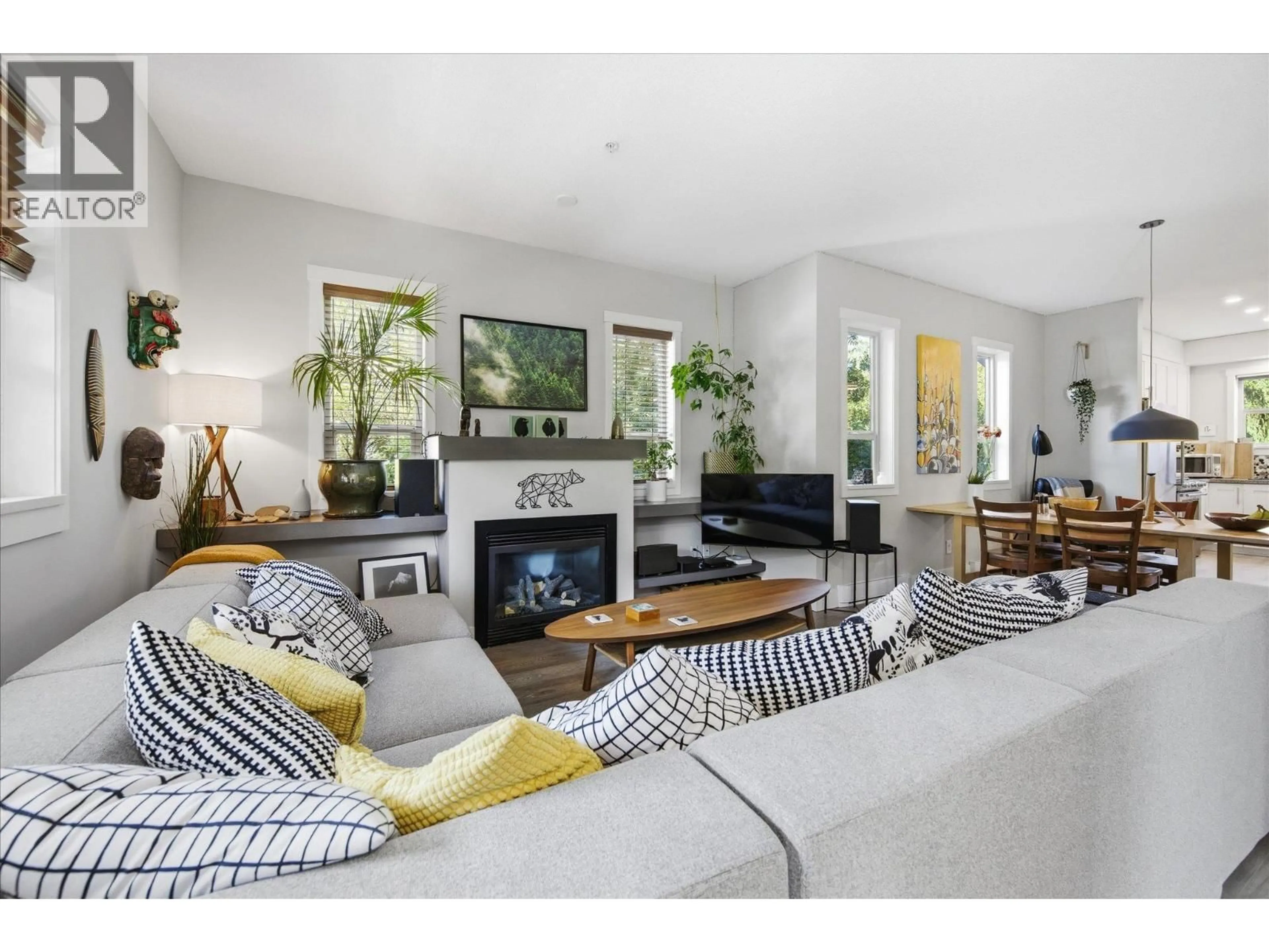 Living room with furniture, unknown for 38374 EAGLEWIND BOULEVARD, Squamish British Columbia V8B0R8