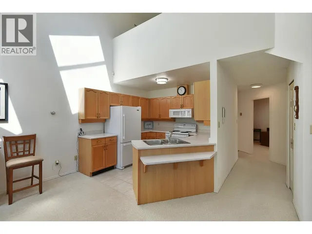11 - 5761 WHARF AVENUE, Sechelt 2