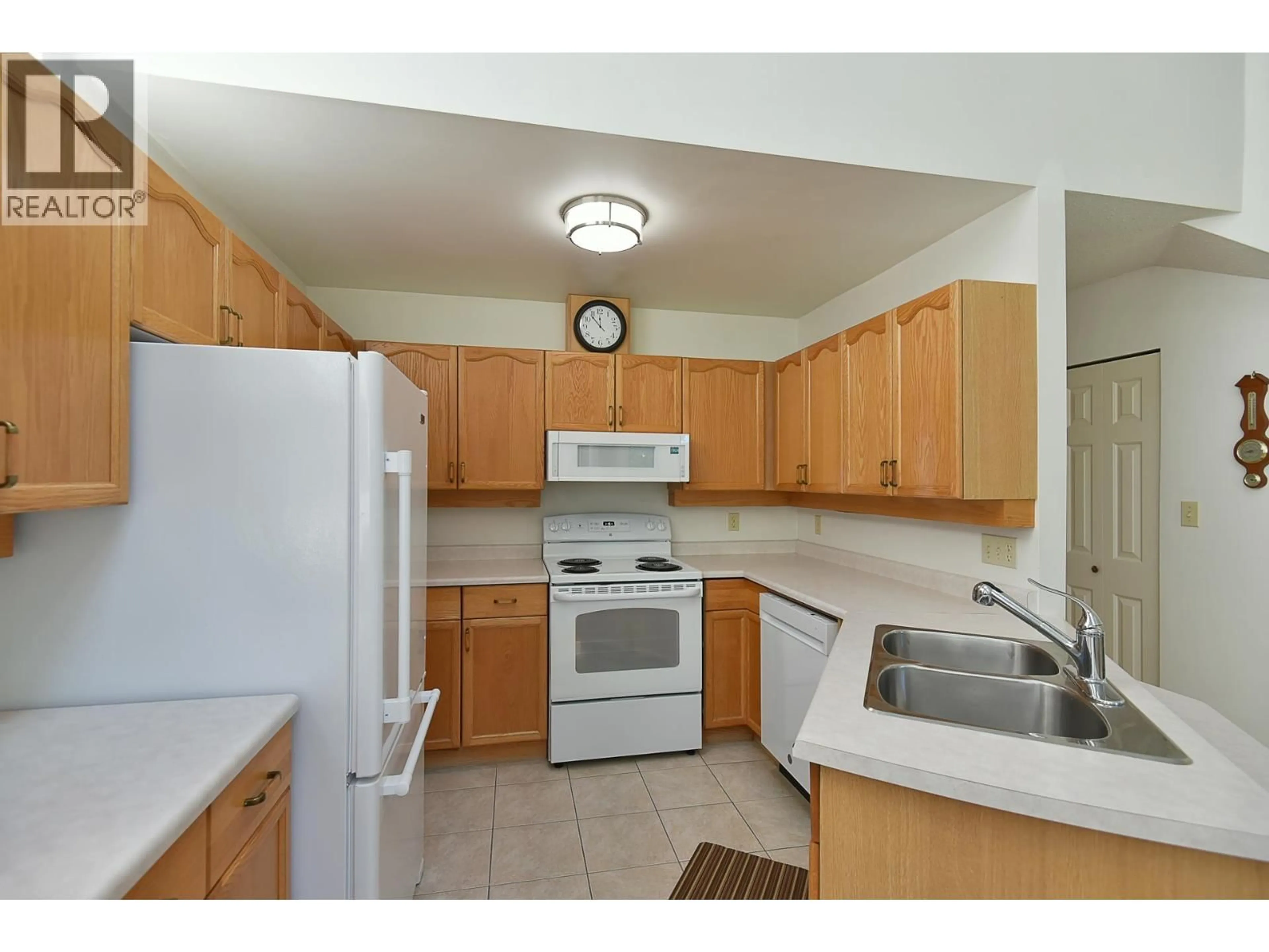 Standard kitchen, unknown for 11 - 5761 WHARF AVENUE, Sechelt British Columbia V0N3A0