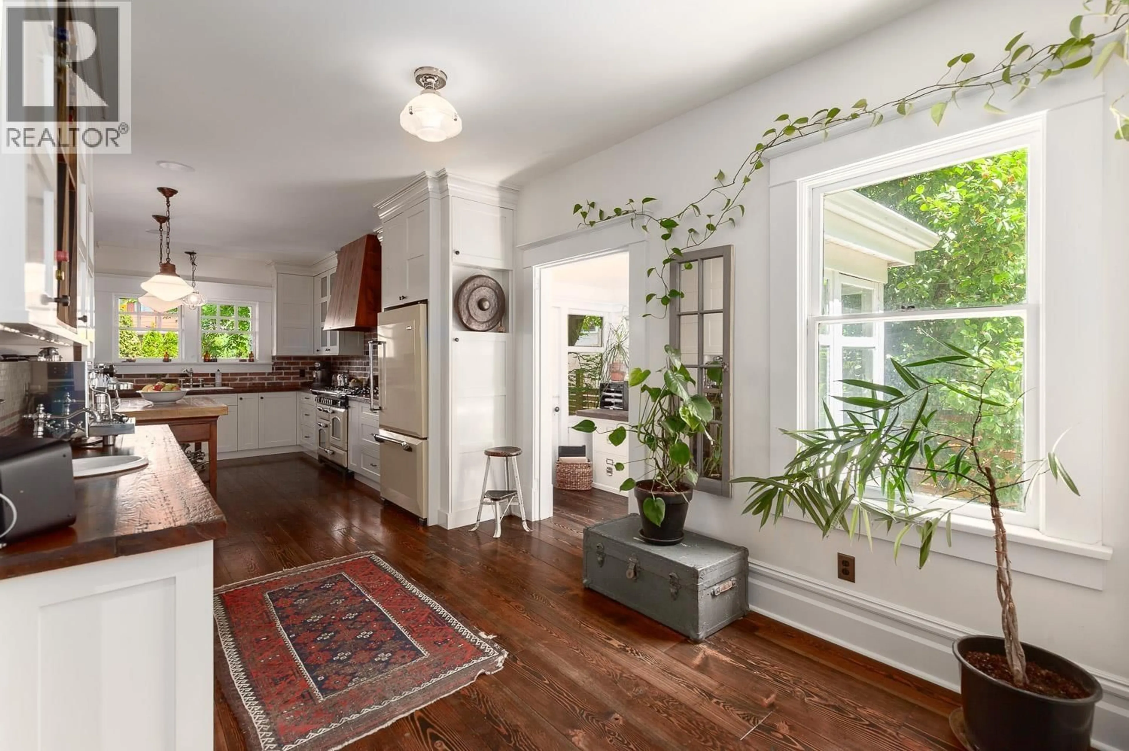 Indoor entryway for 1859 NAPIER STREET, Vancouver British Columbia V5L2N4