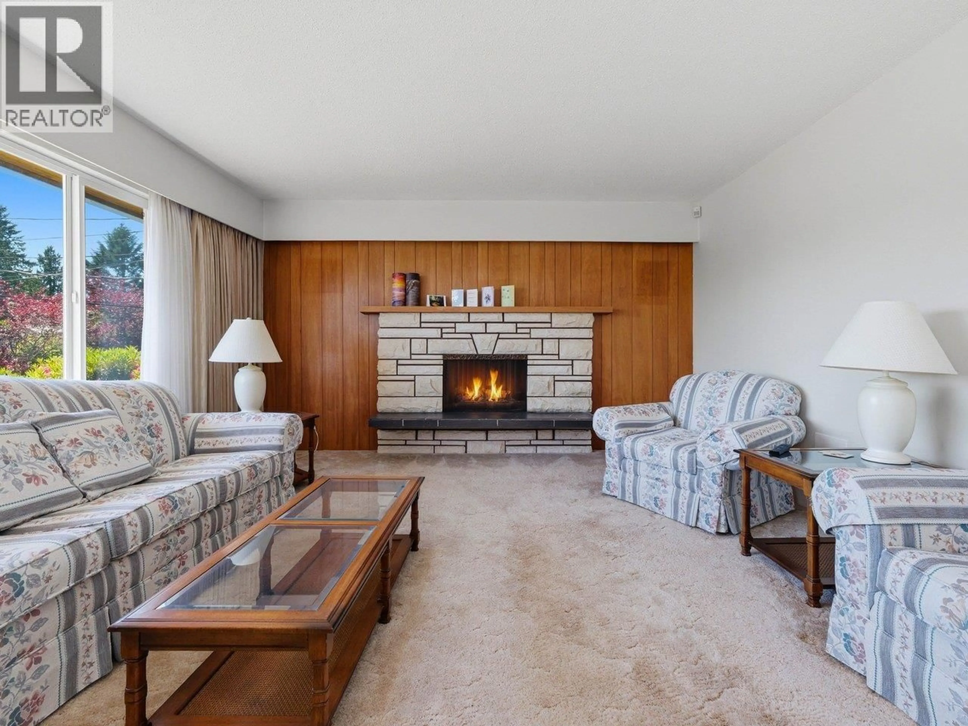 Living room with furniture, ceramic/tile floor for 1218 CHAMBERLAIN DRIVE, North Vancouver British Columbia V7K1P3