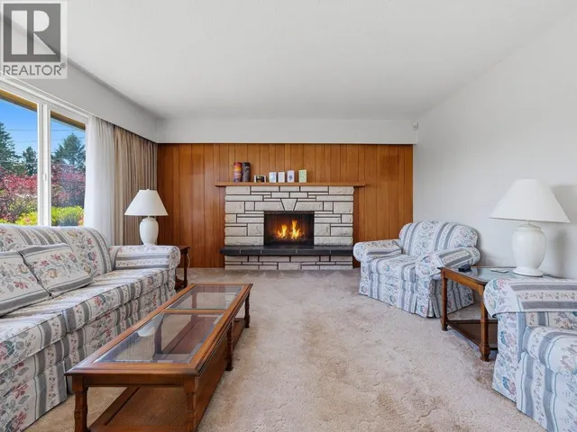 1218 CHAMBERLAIN DRIVE, North Vancouver 3