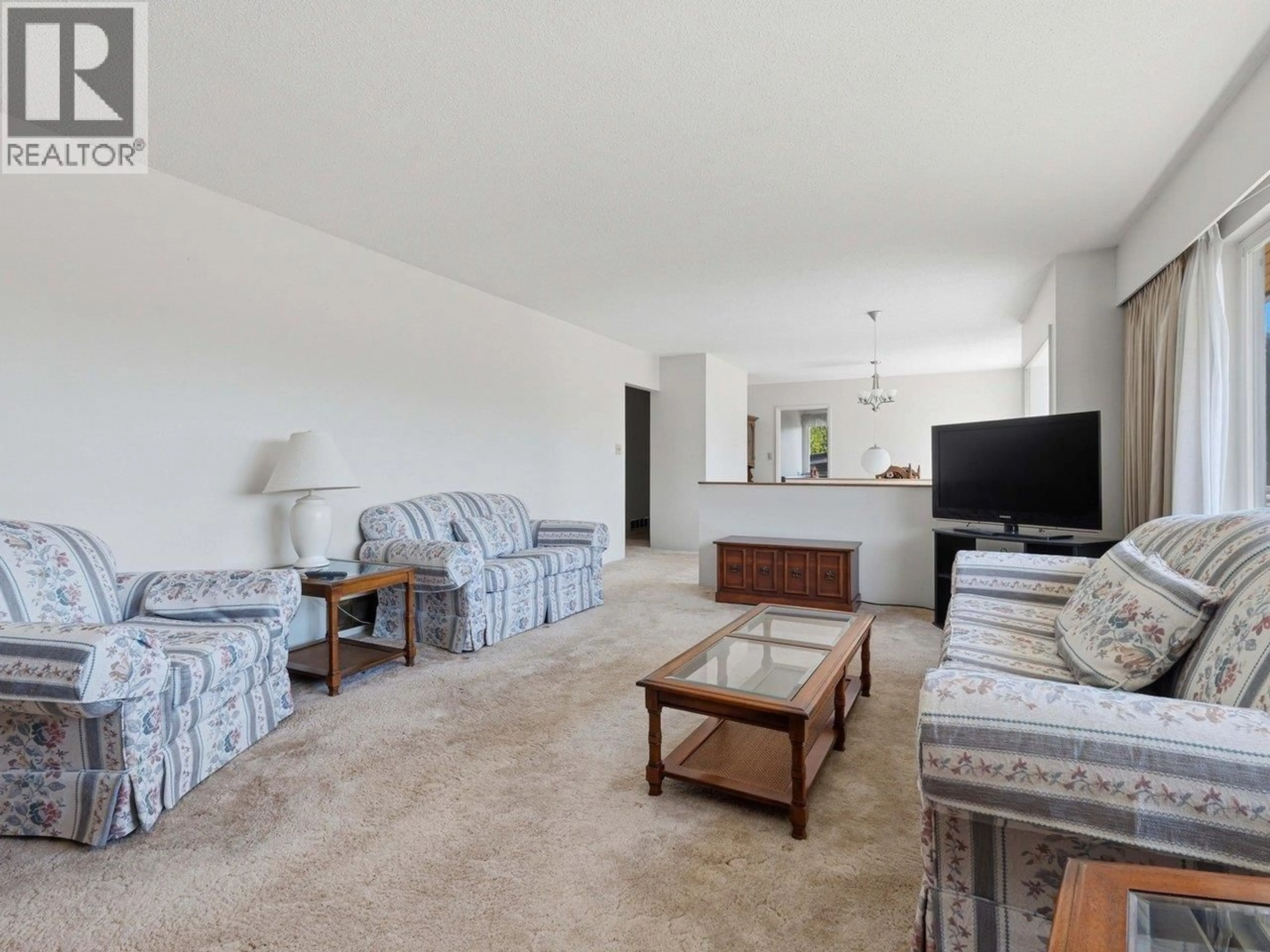 Living room with furniture, unknown for 1218 CHAMBERLAIN DRIVE, North Vancouver British Columbia V7K1P3