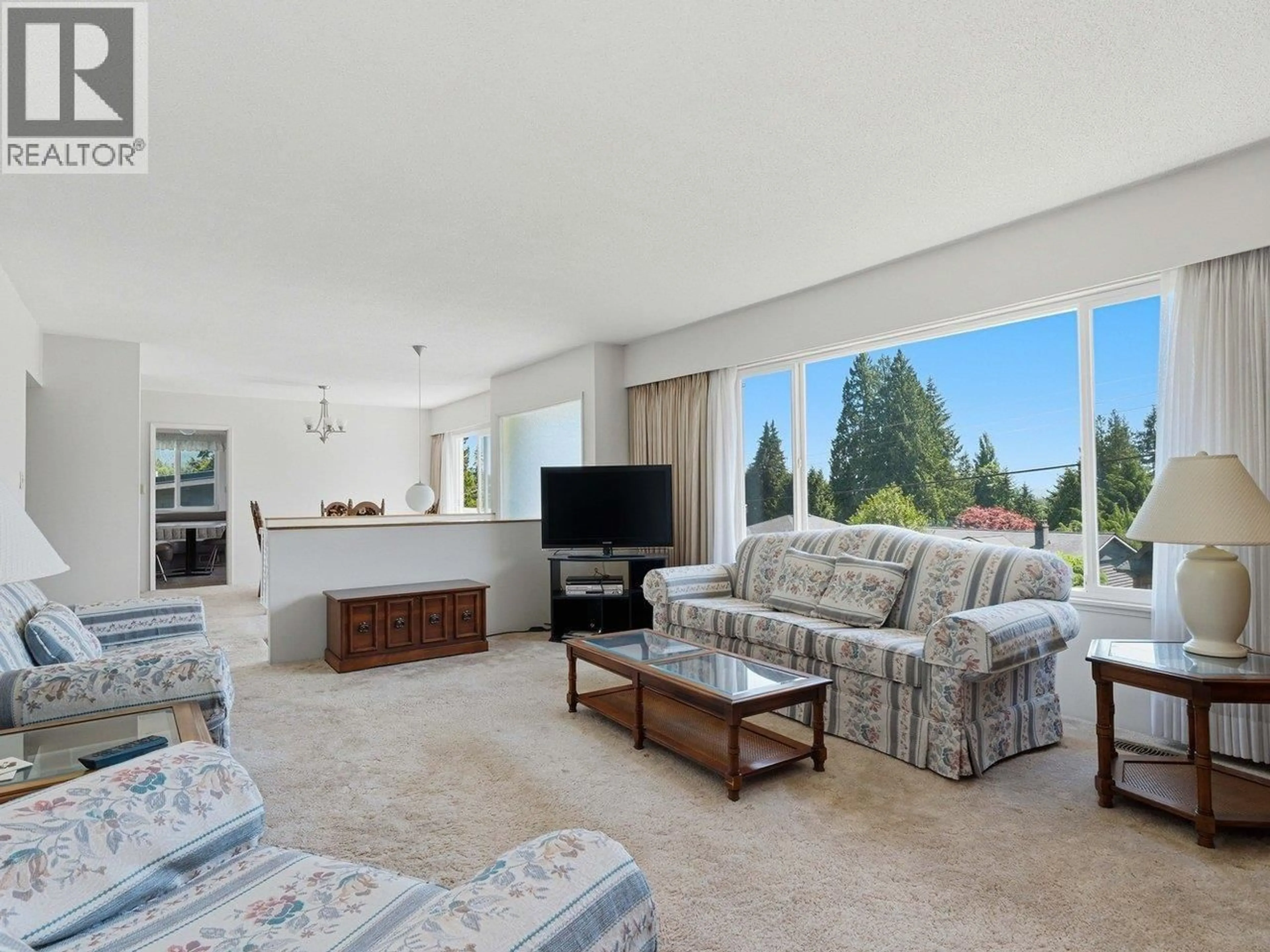 Living room with furniture, unknown for 1218 CHAMBERLAIN DRIVE, North Vancouver British Columbia V7K1P3